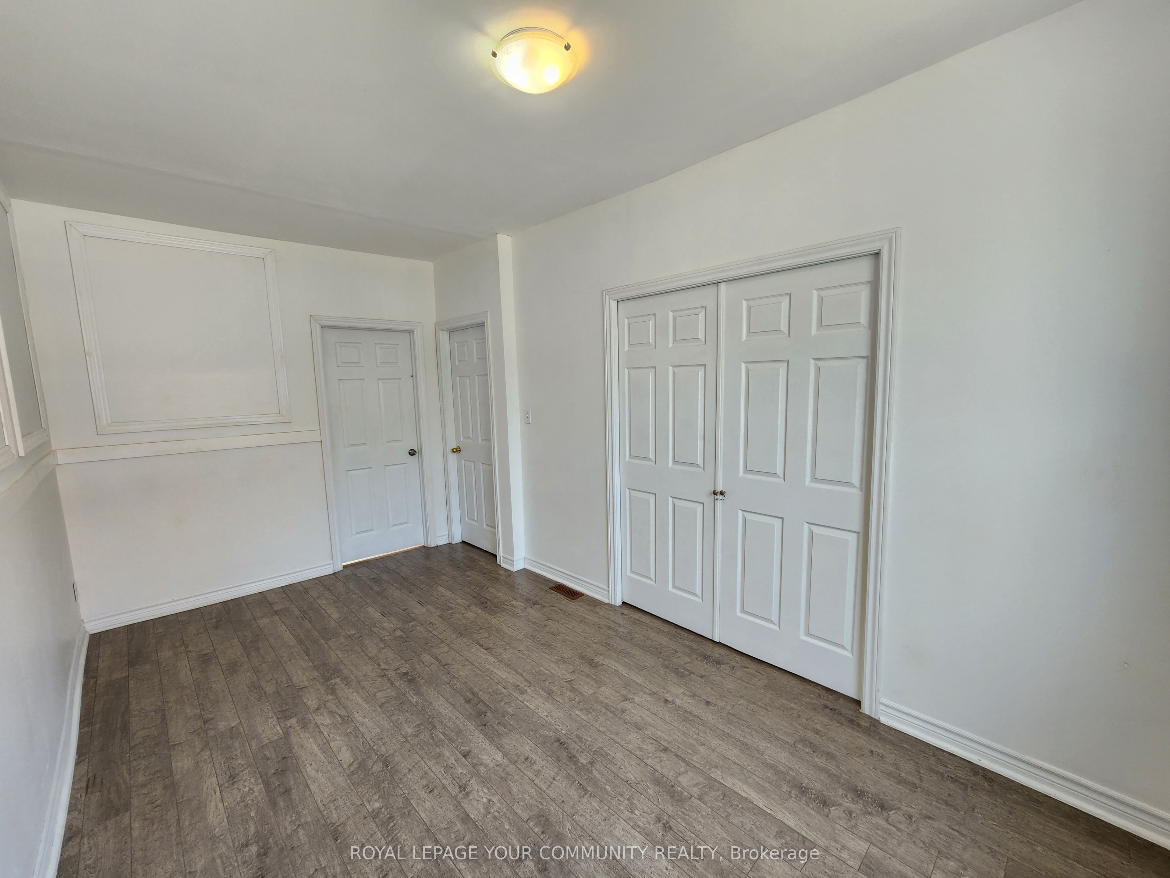 1075 Gerrard Street E Upper Floor Property Photo 7