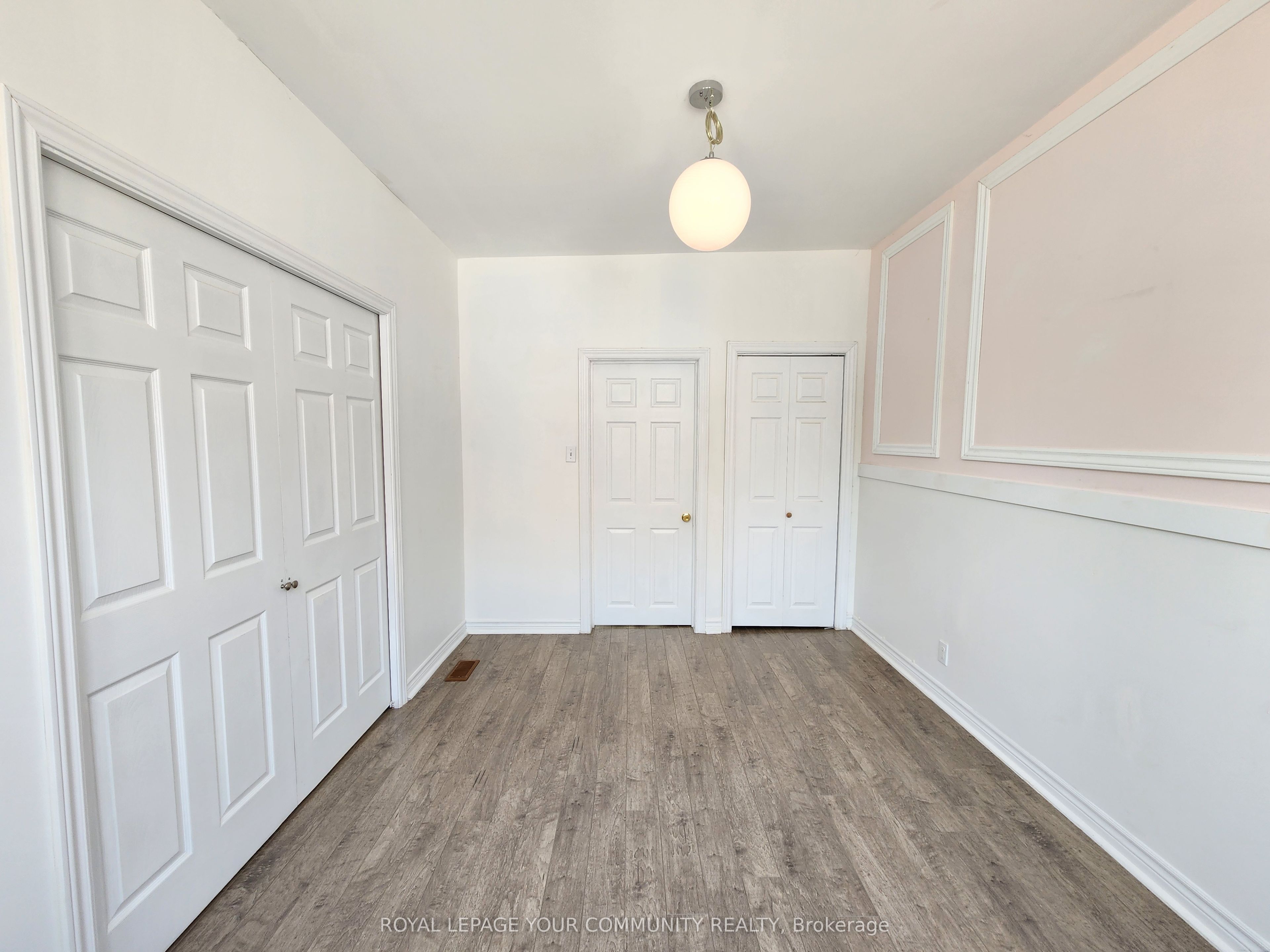 1075 Gerrard Street E Upper Floor Property Photo 8