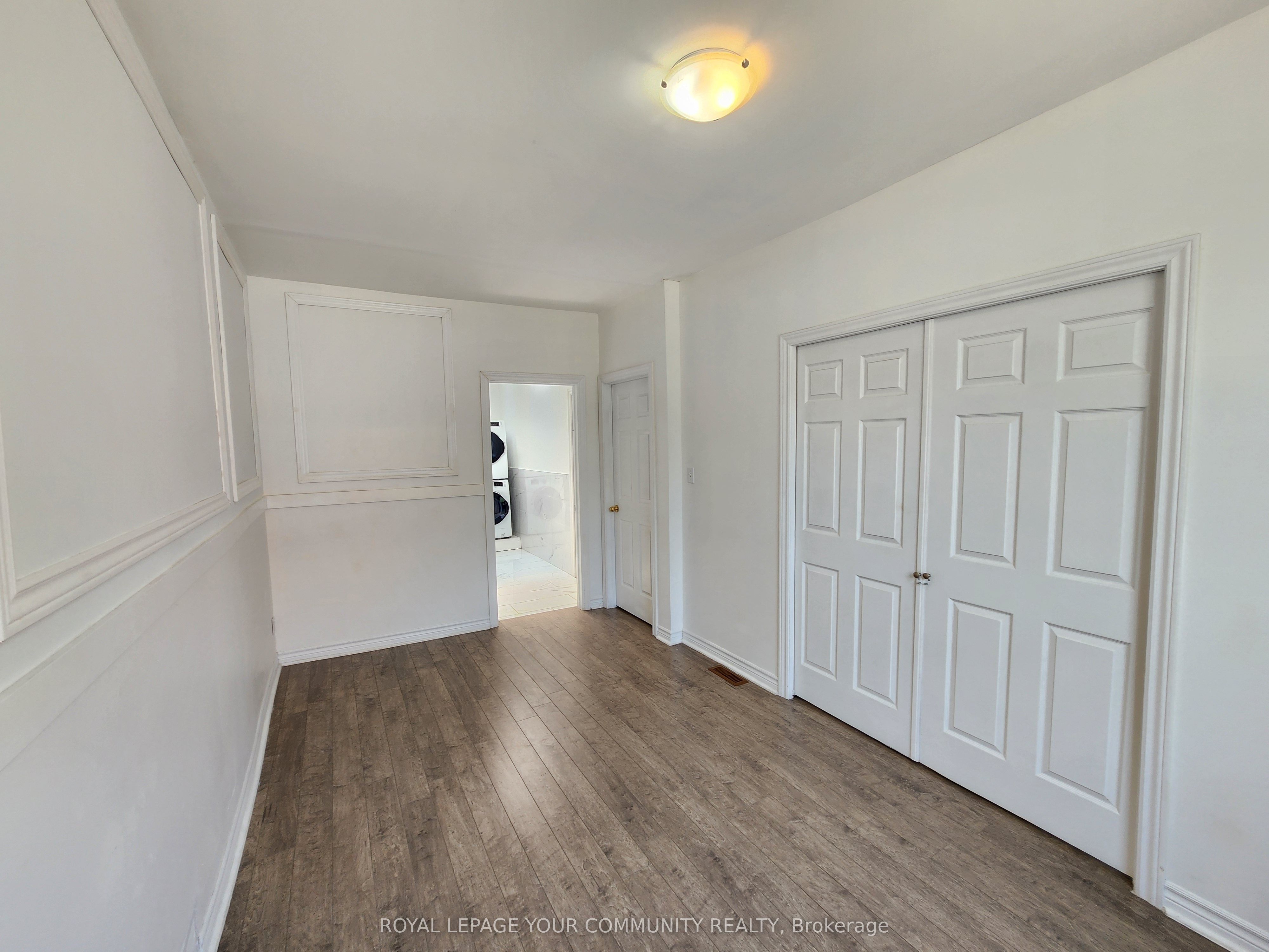 1075 Gerrard Street E Upper Floor Property Photo 9