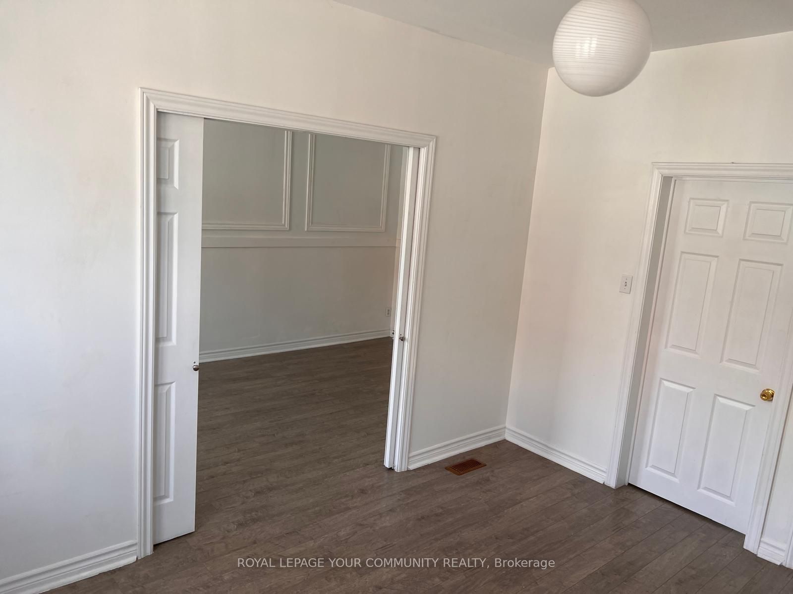 1075 Gerrard Street E Upper Floor Property Photo 10