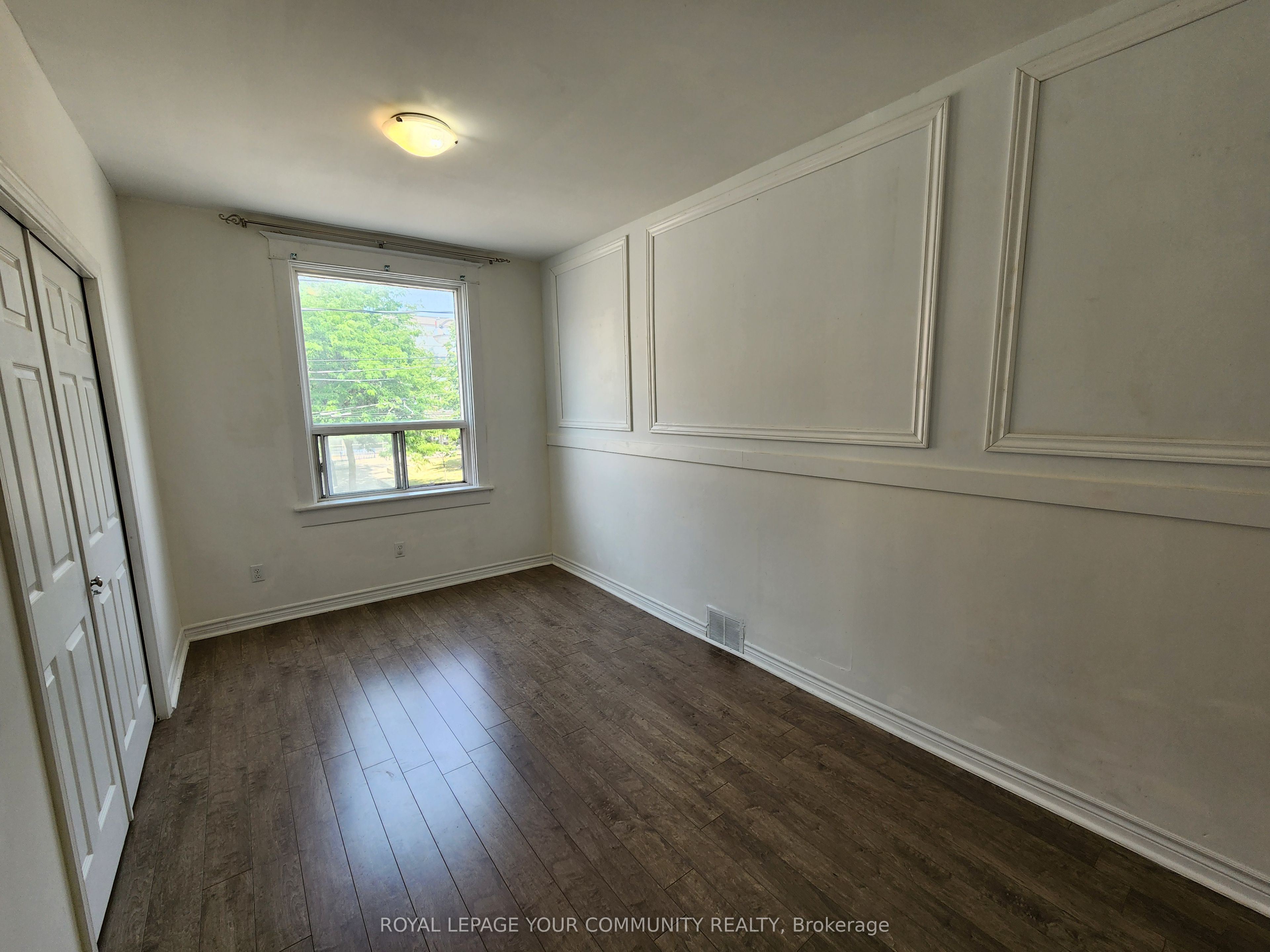 1075 Gerrard Street E Upper Floor Property Photo 11