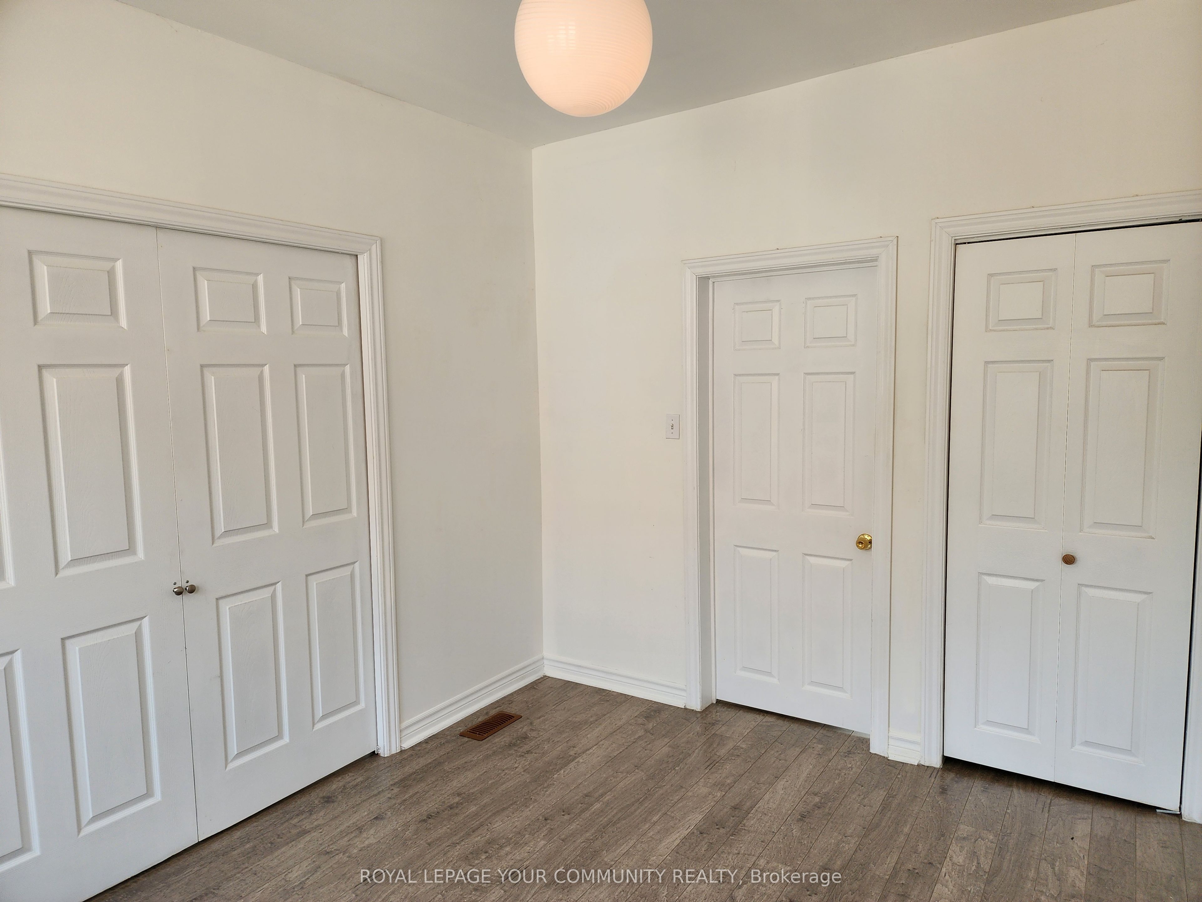 1075 Gerrard Street E Upper Floor Property Photo 13