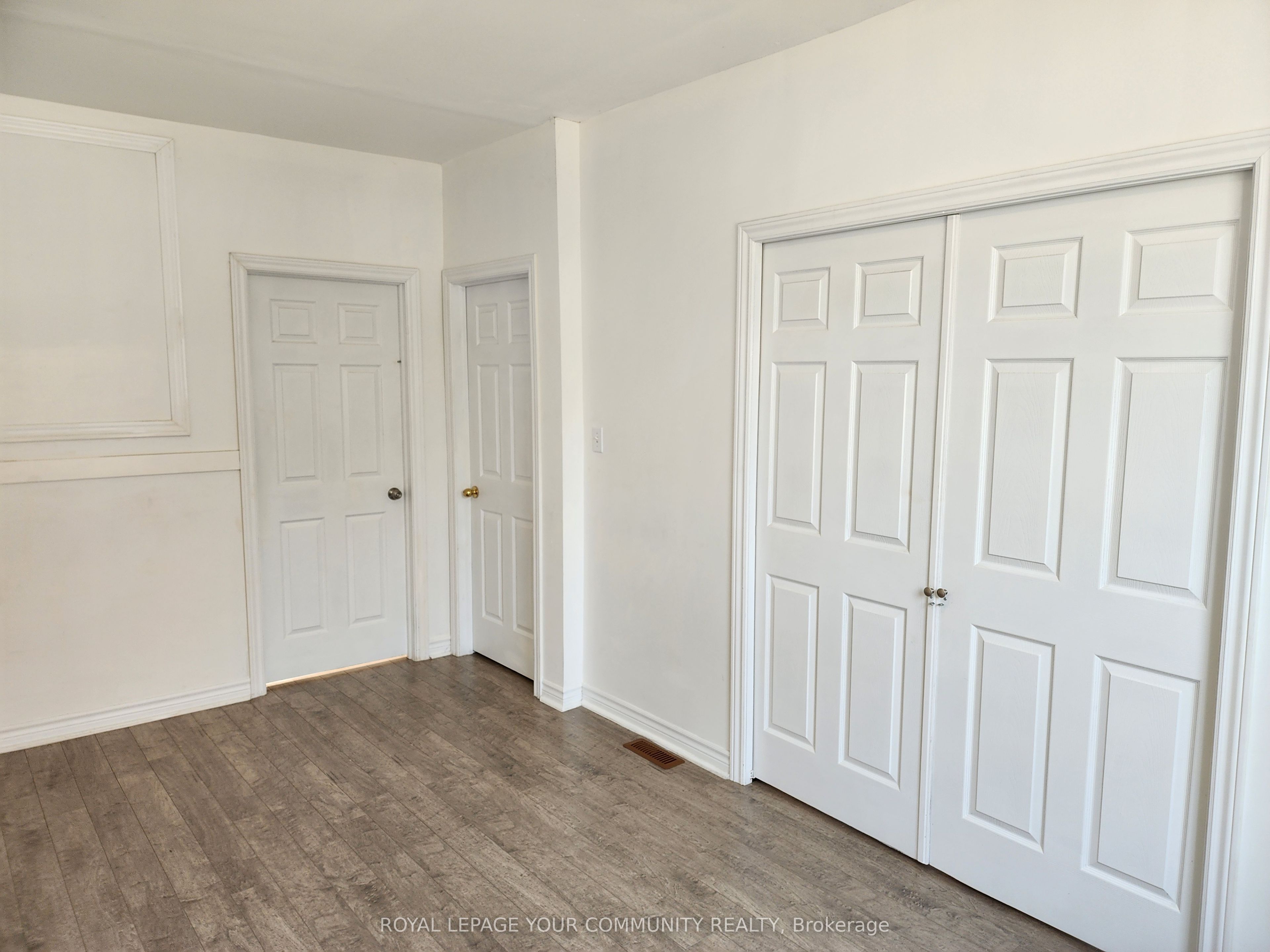 1075 Gerrard Street E Upper Floor Property Photo 14