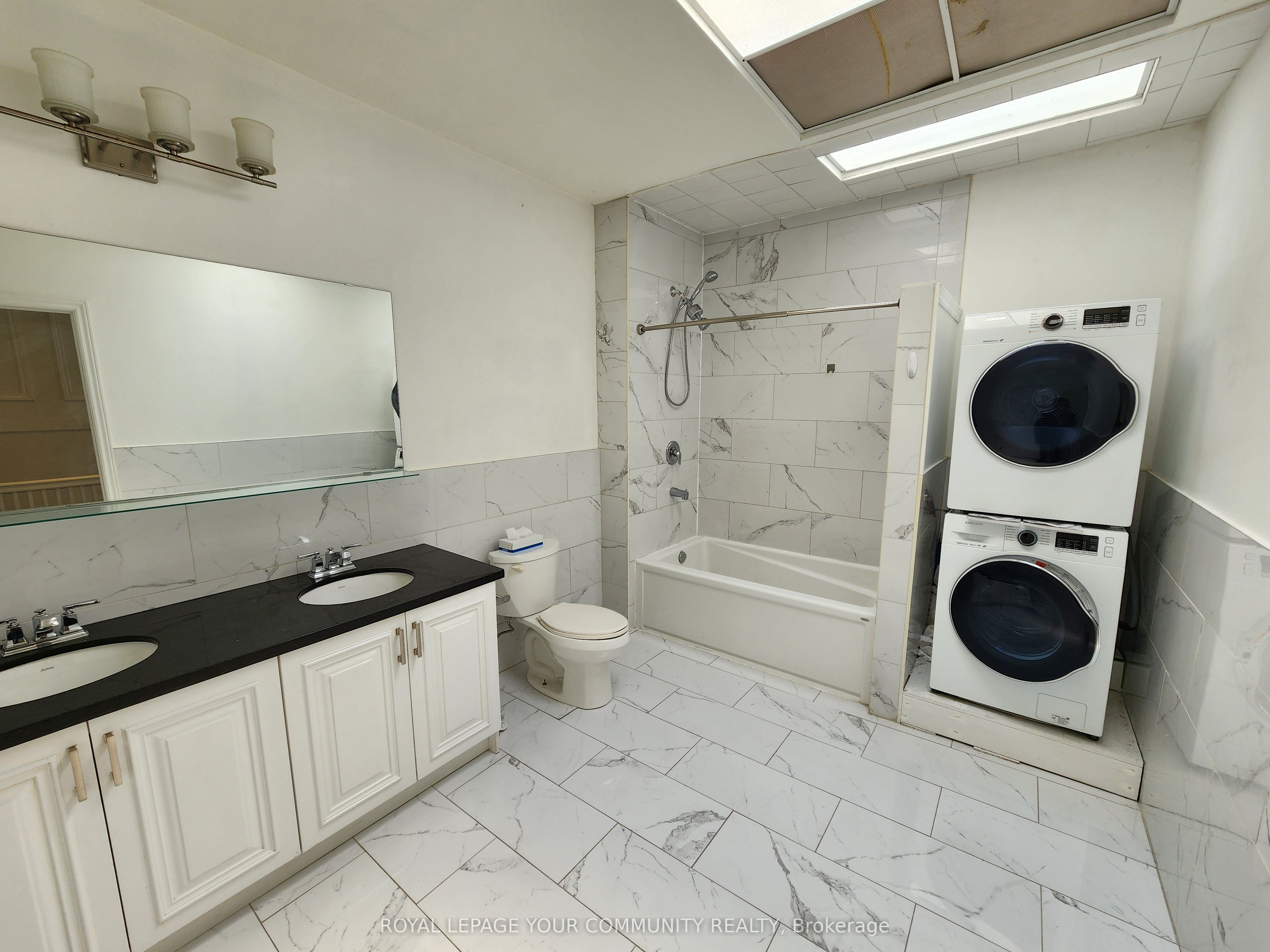 1075 Gerrard Street E Upper Floor Property Photo 15