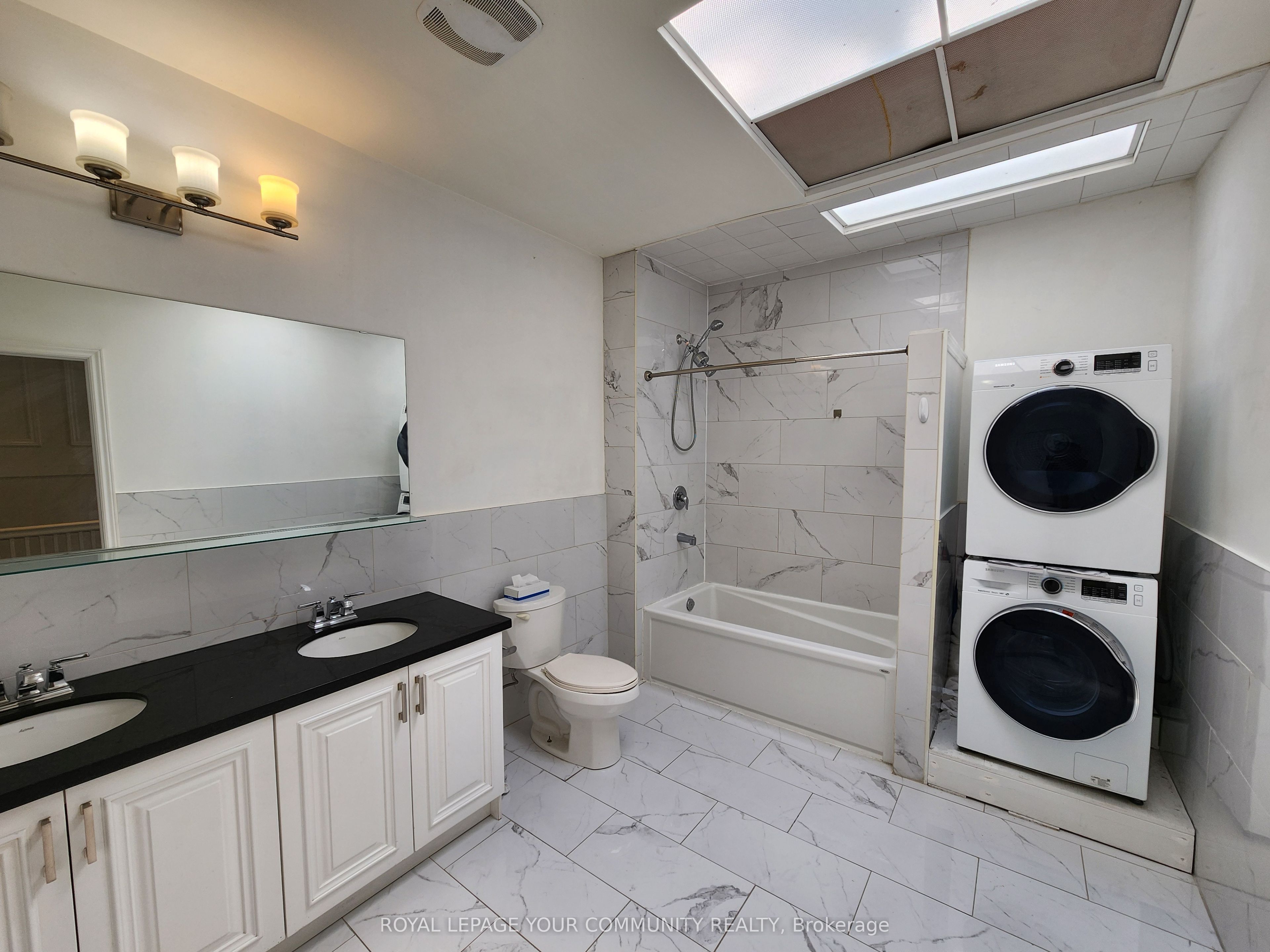 1075 Gerrard Street E Upper Floor Property Photo 16