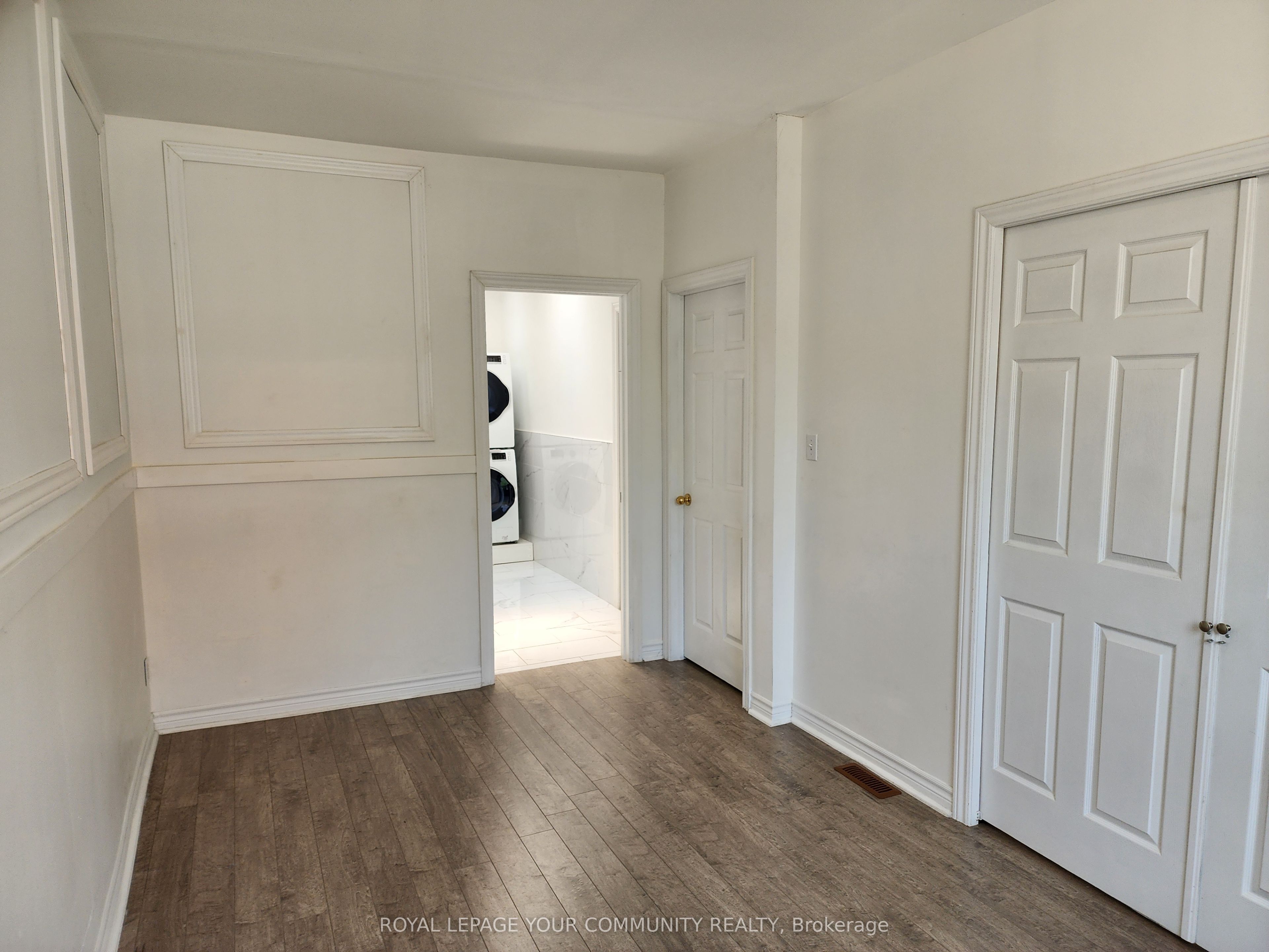 1075 Gerrard Street E Upper Floor Property Photo 19