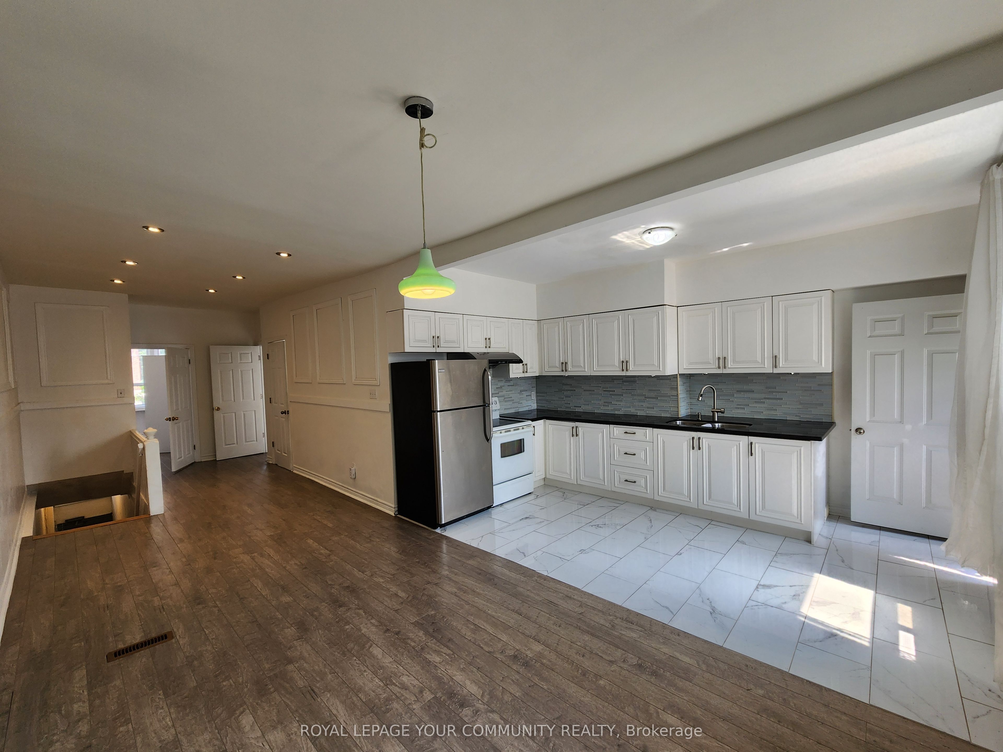 1075 Gerrard Street E Upper Floor Property Photo 21