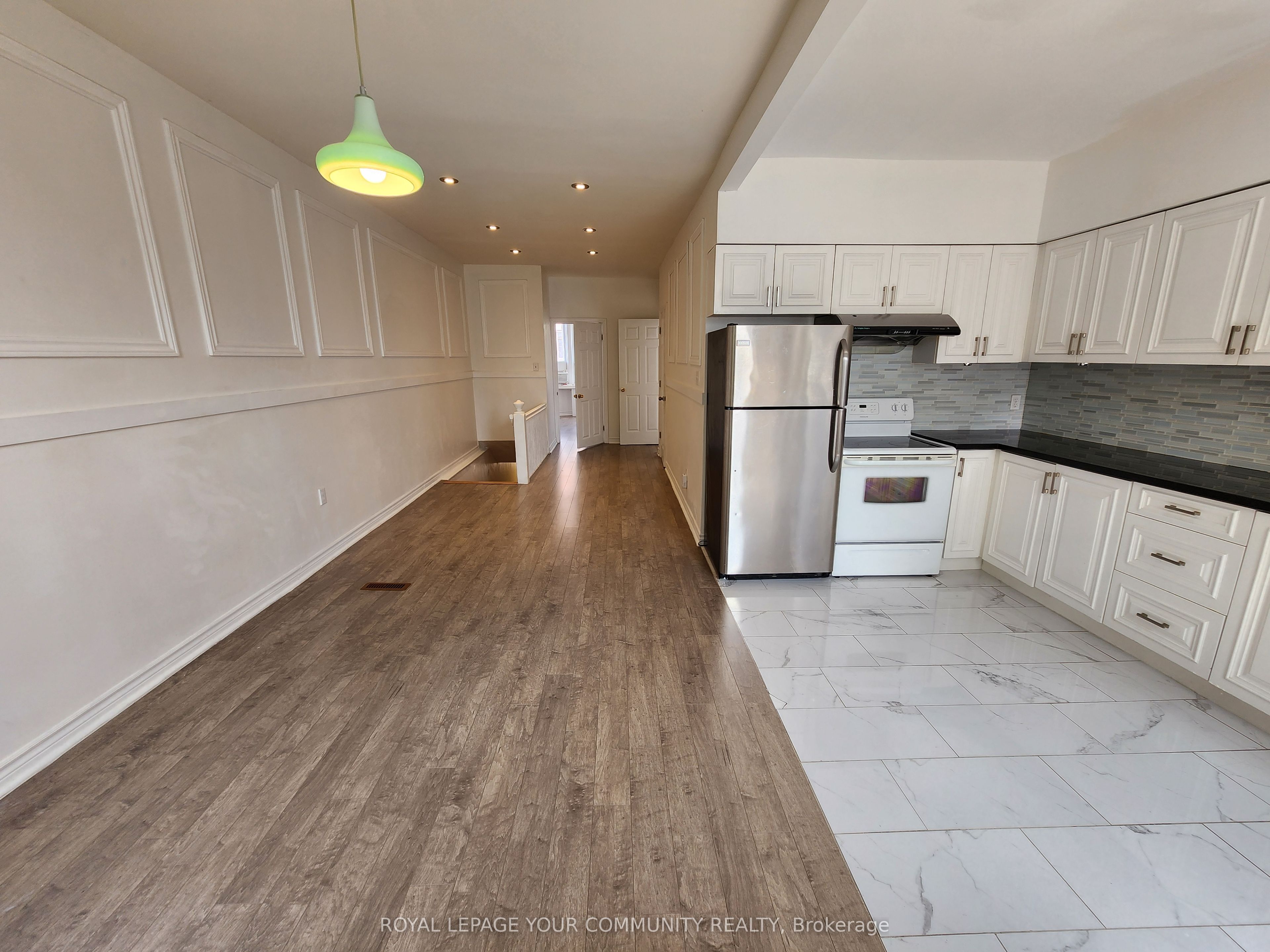 1075 Gerrard Street E Upper Floor Property Photo 23