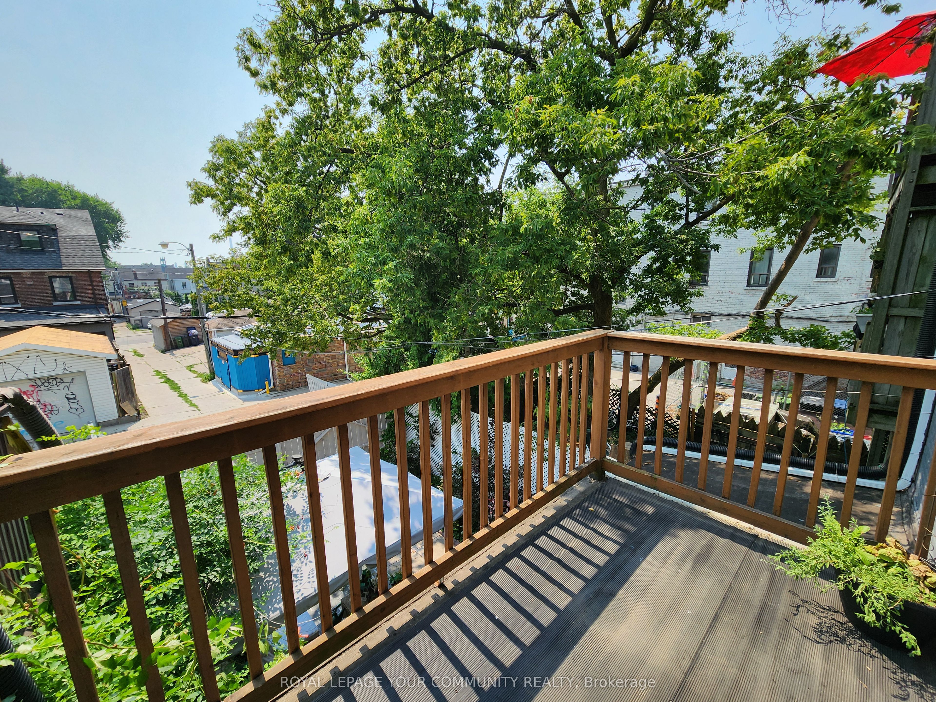 1075 Gerrard Street E Upper Floor Property Photo 25