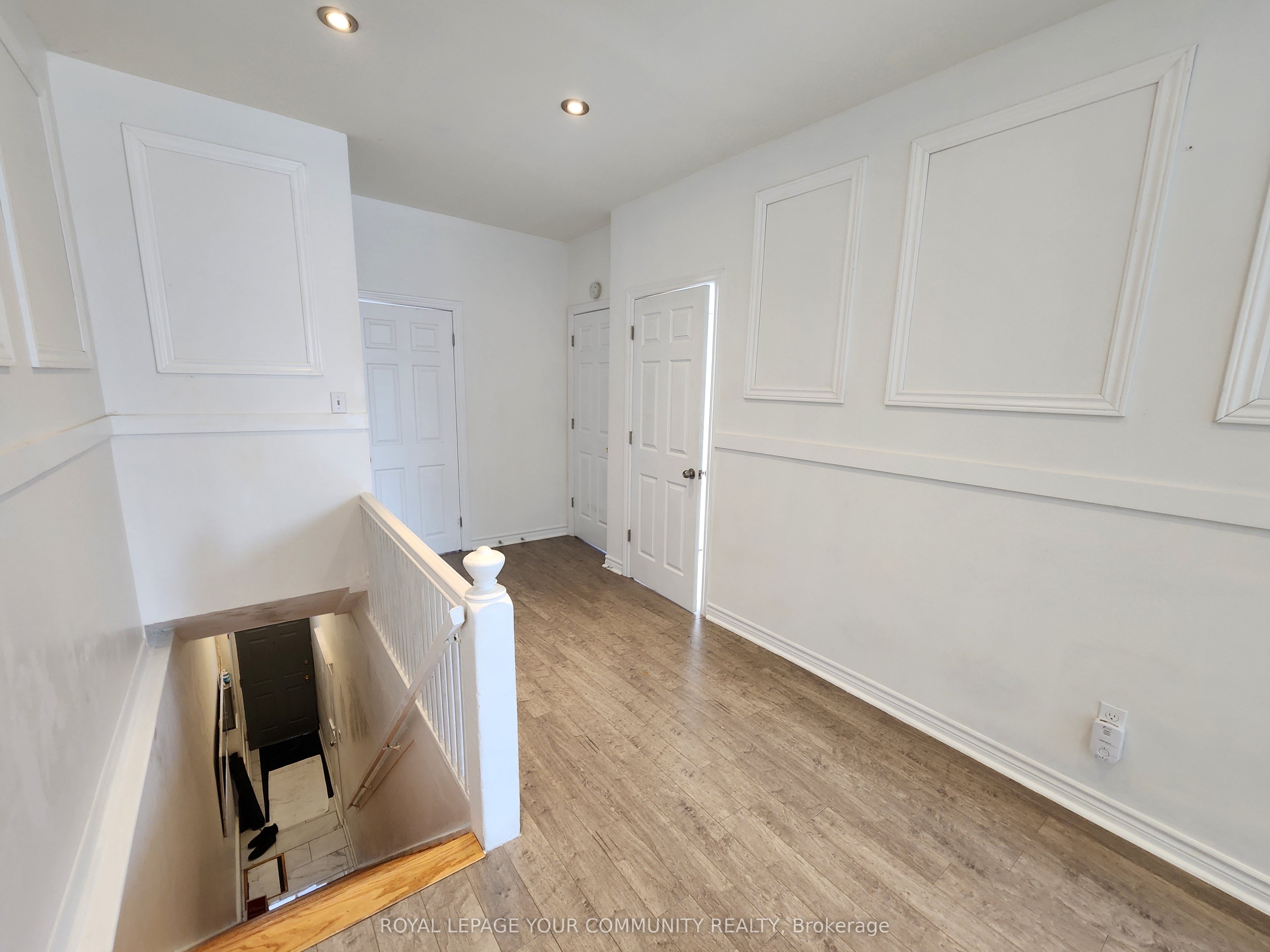 1075 Gerrard Street E Upper Floor Property Photo 26