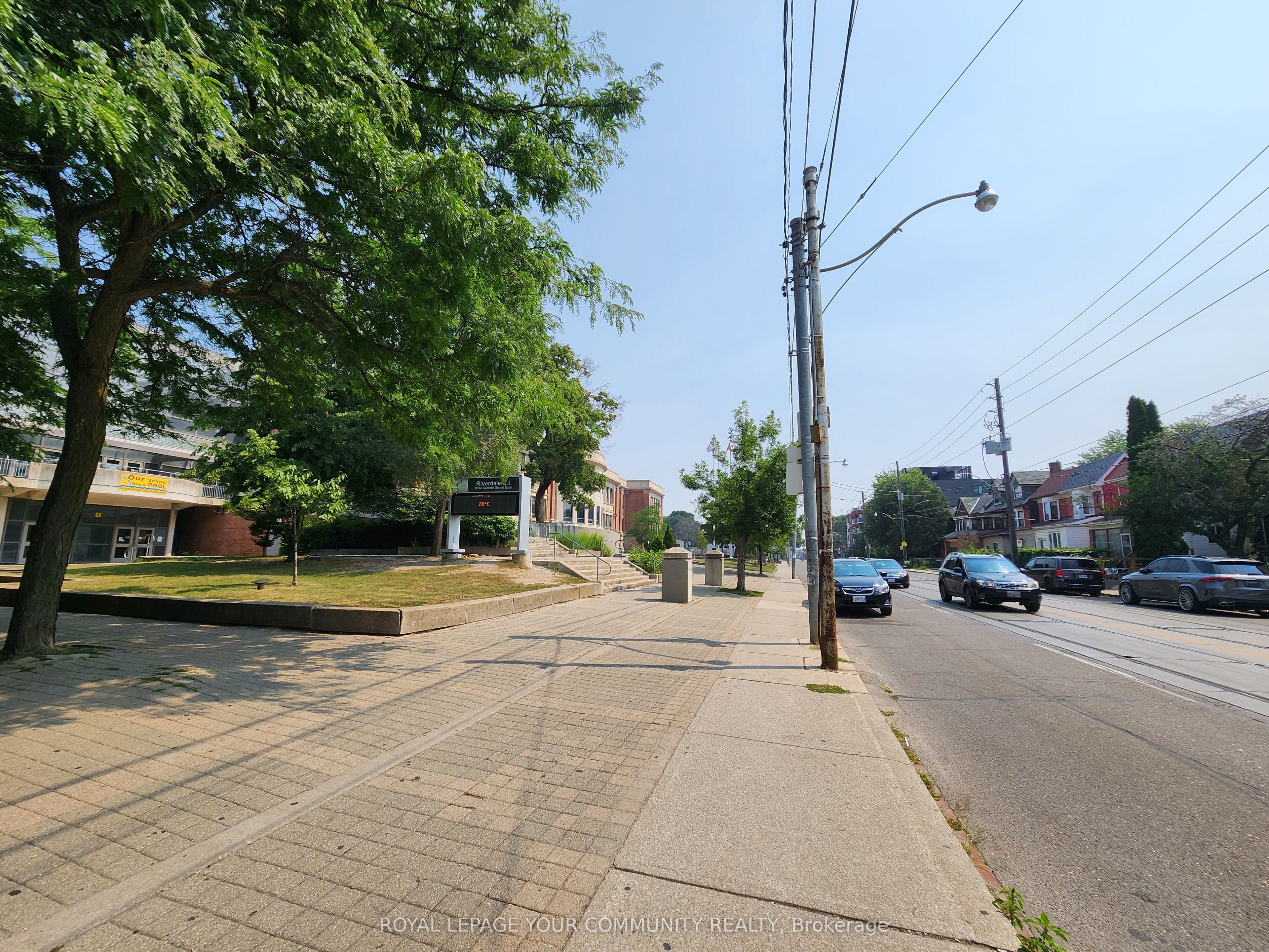 1075 Gerrard Street E Upper Floor Property Photo 27