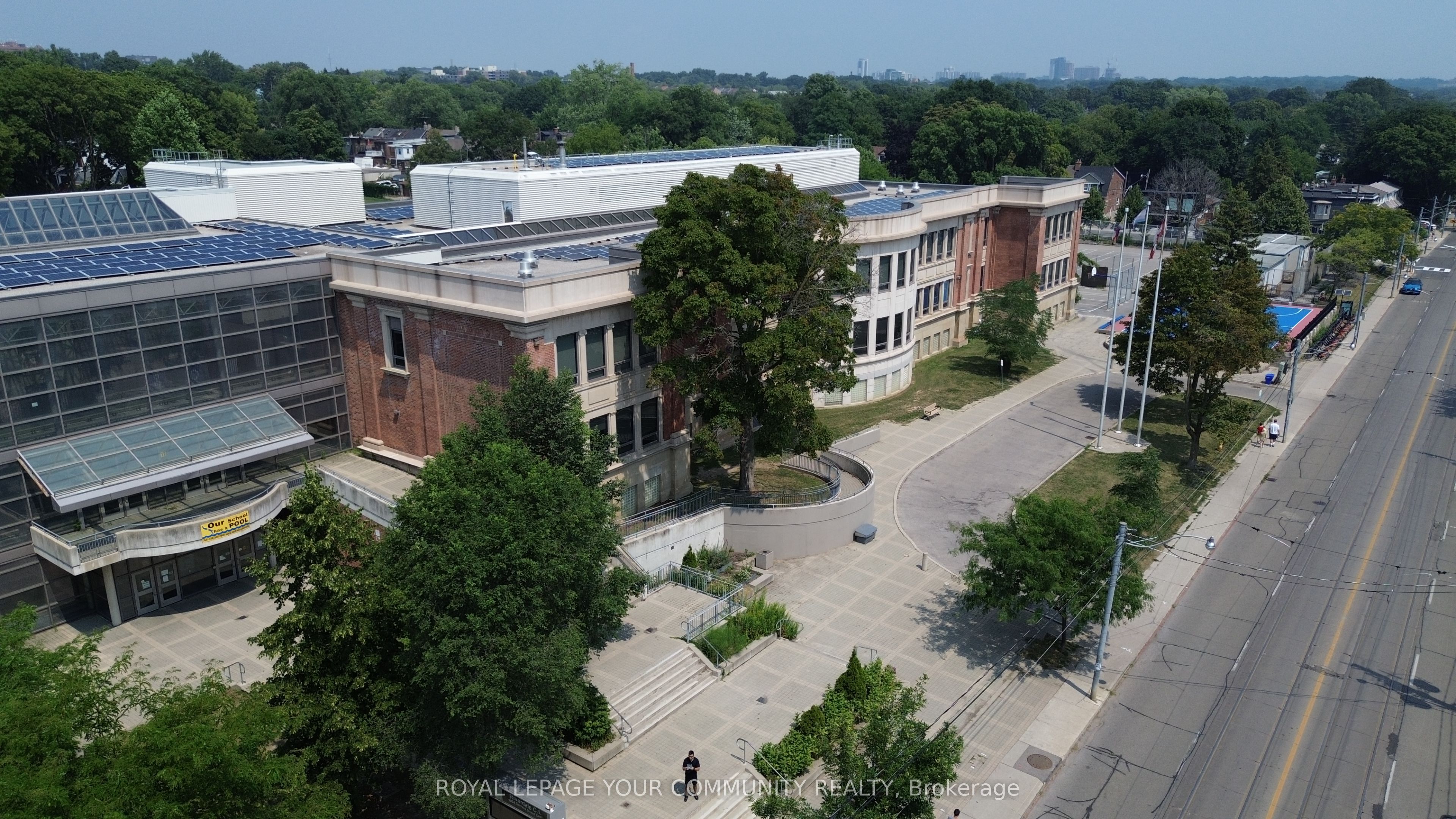 1075 Gerrard Street E Upper Floor Property Photo 30