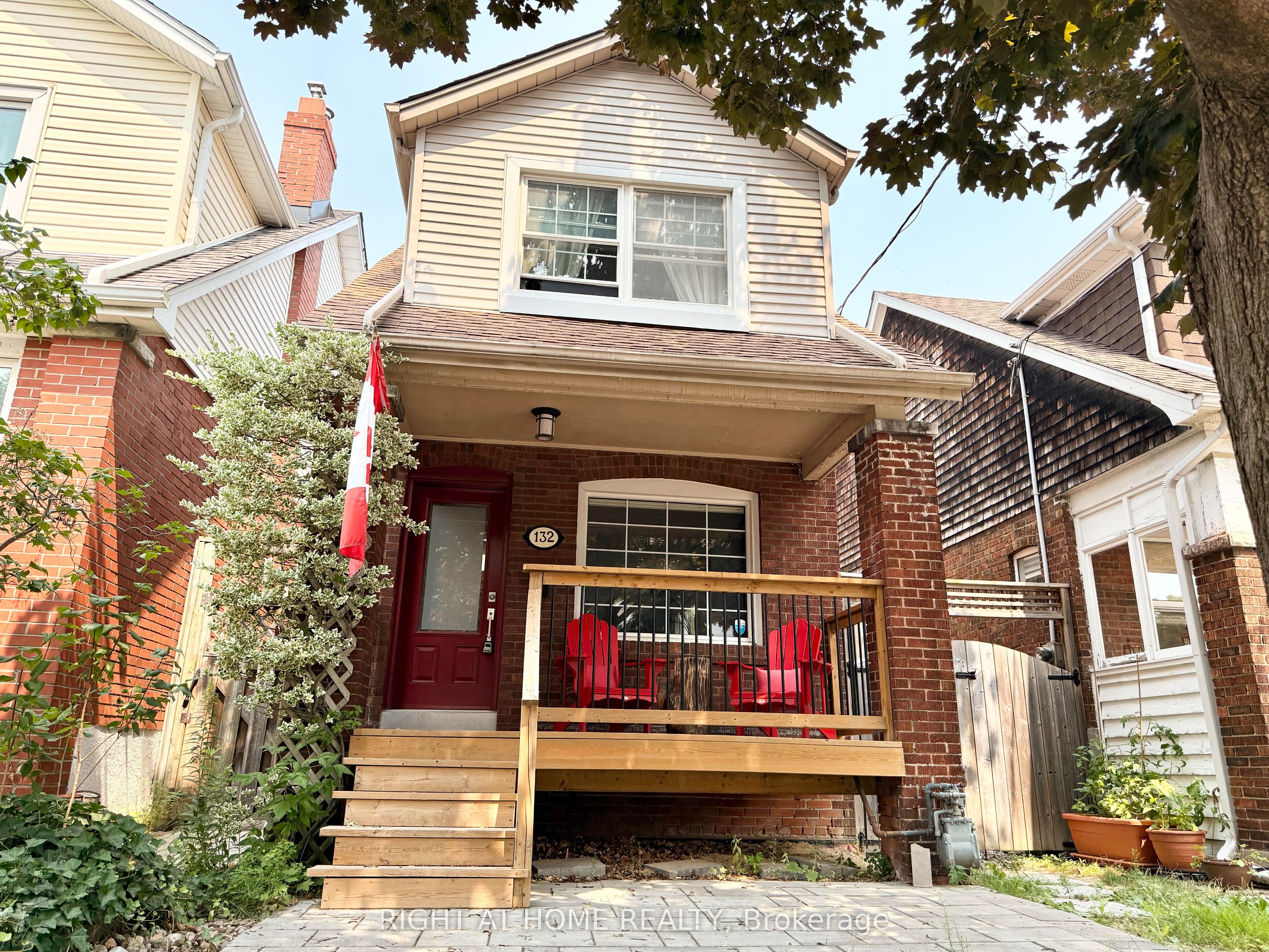 132 Queensdale Avenue Property Photo 1