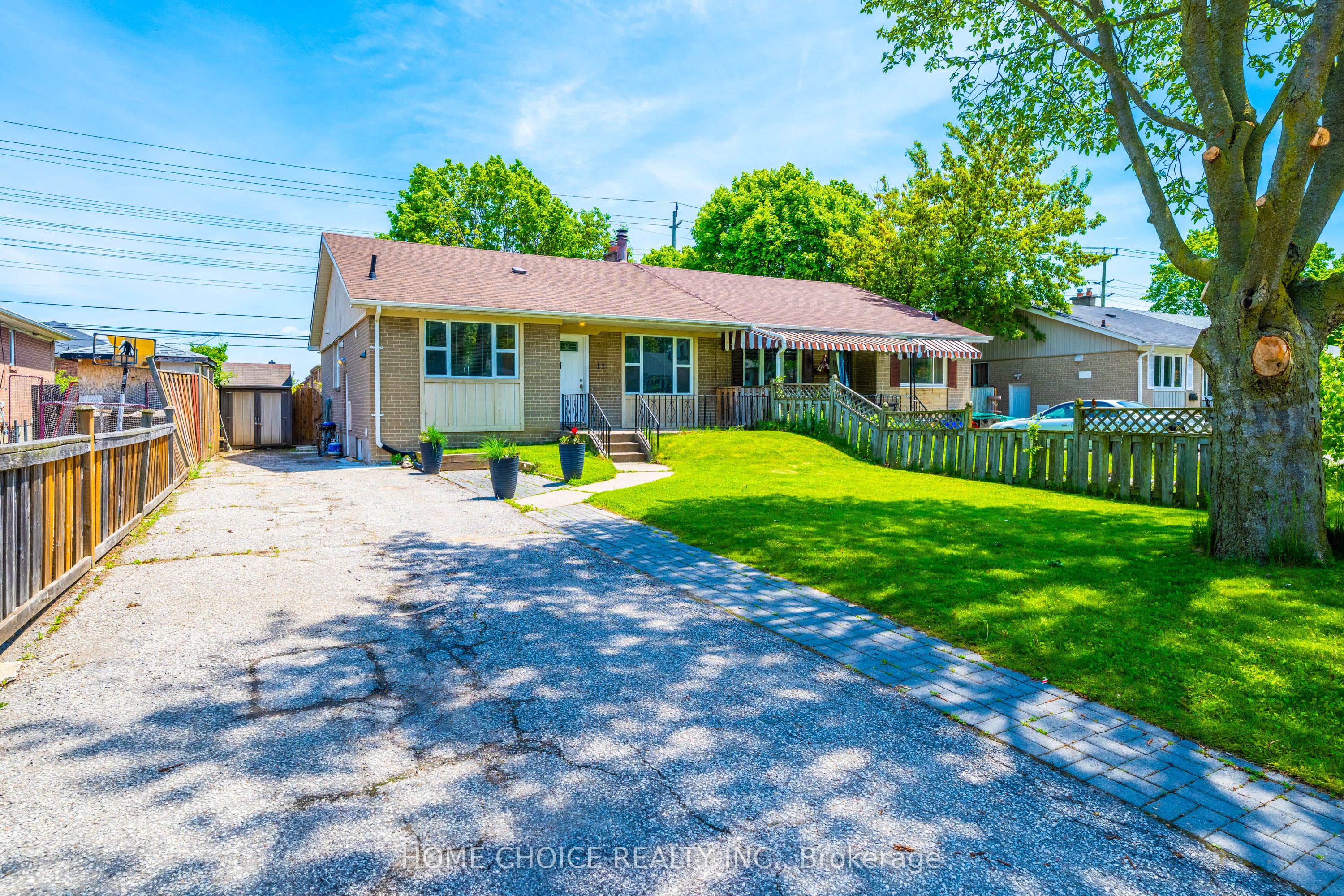 11 Thorncroft Cres Property Photo 1