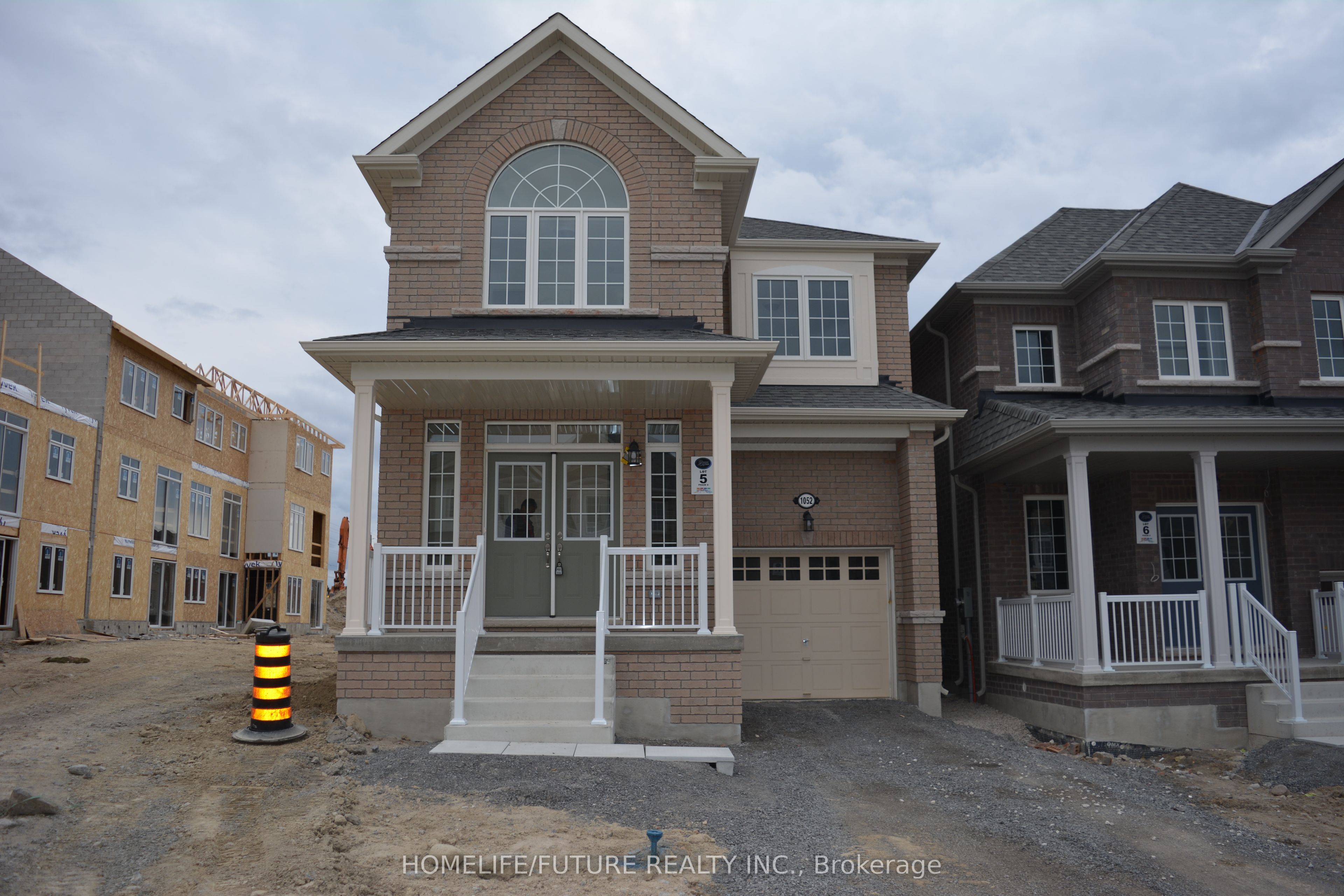 1052 Matthew Murray Crescent Property Photo 1