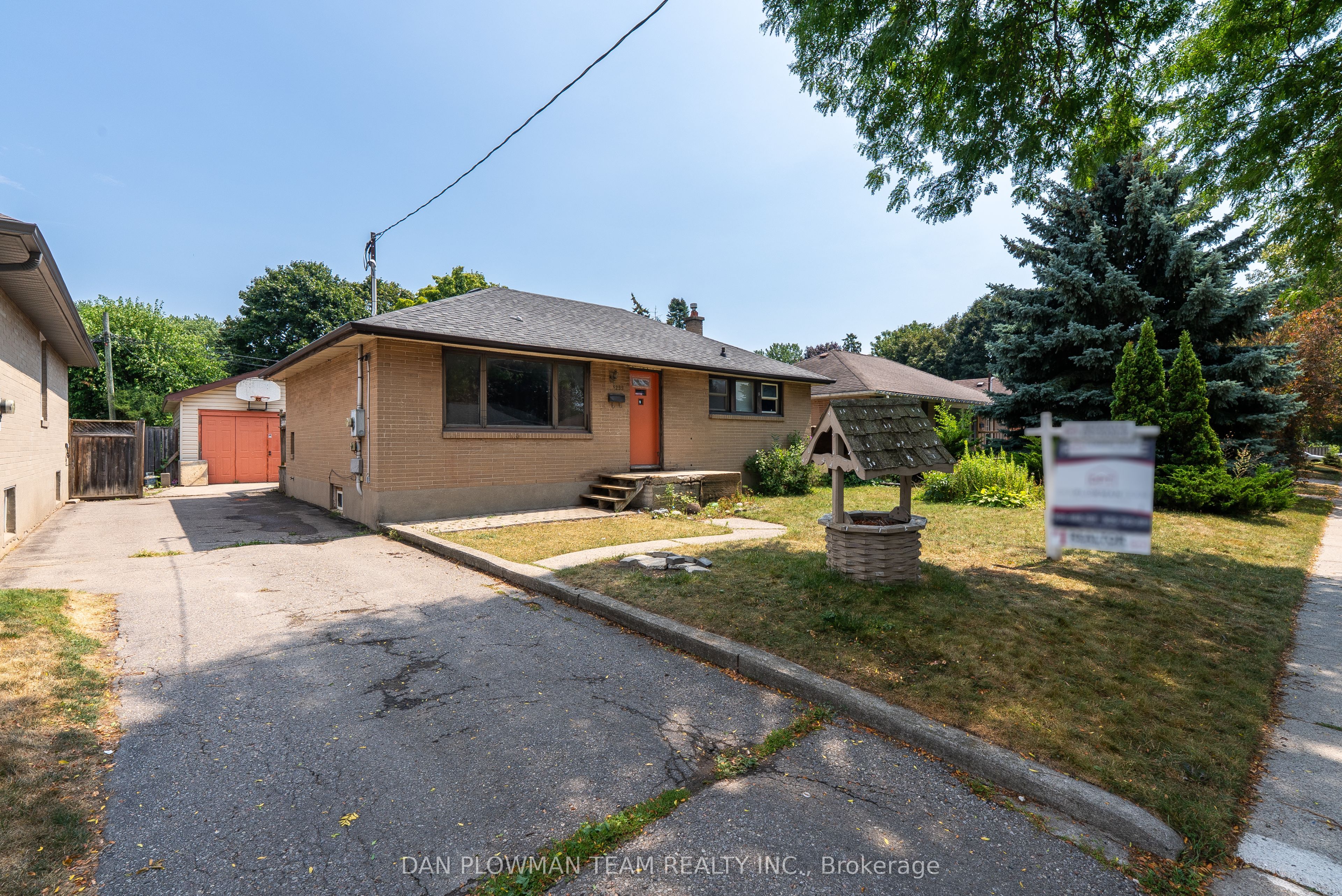299 Windsor St Property Photo 1