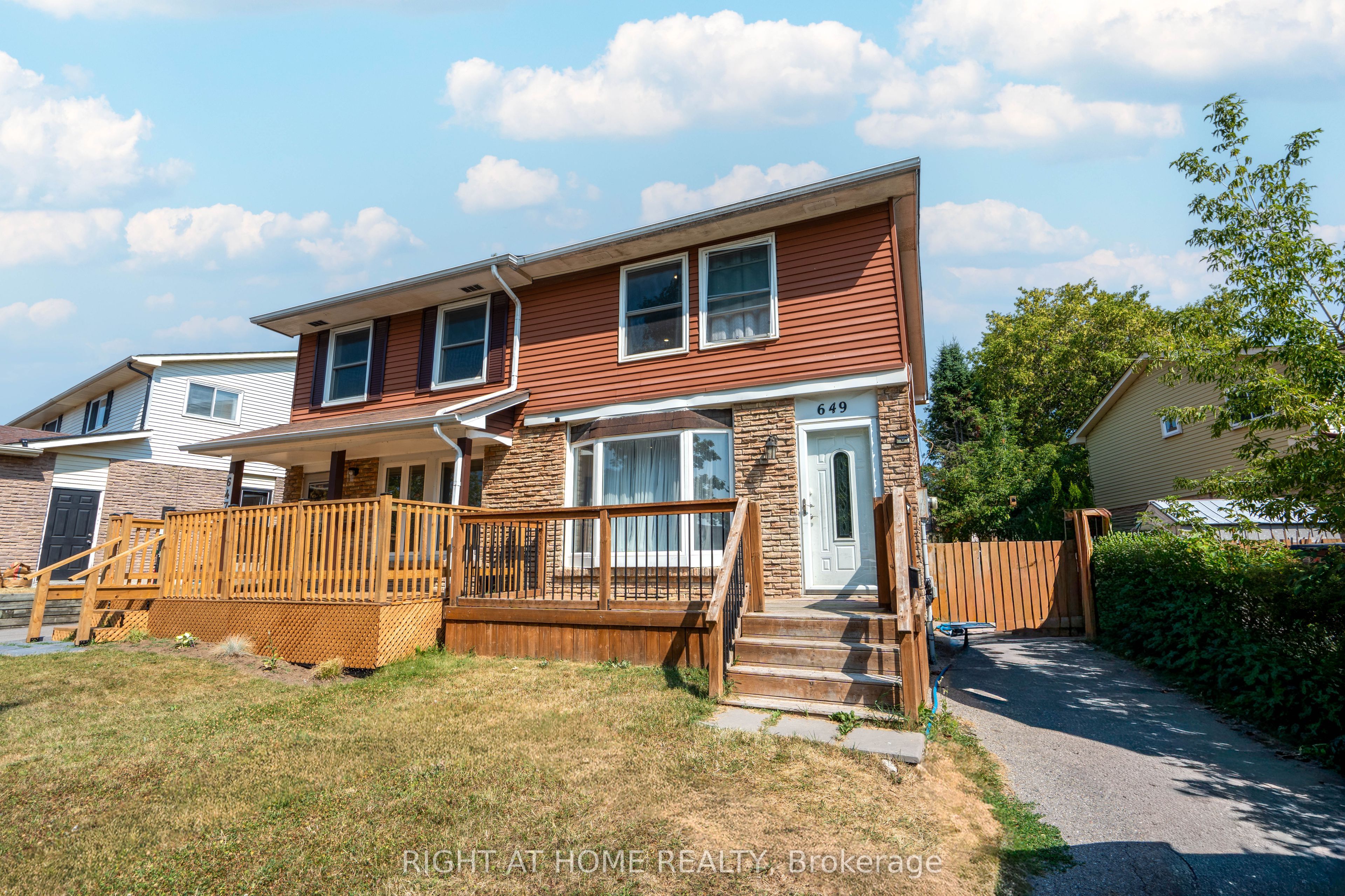 649 Balsam Crescent Property Photo 1