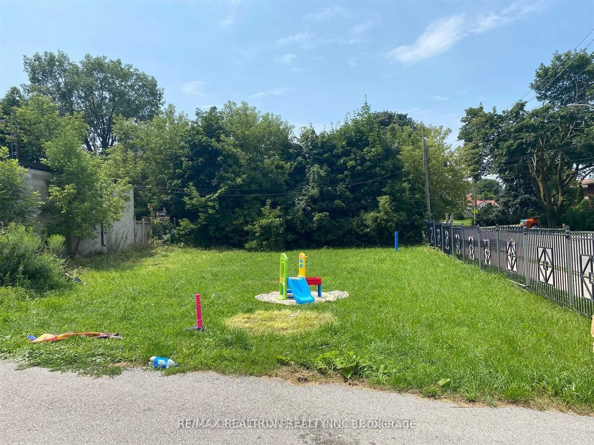 240 Markham Road Main Property Photo 9