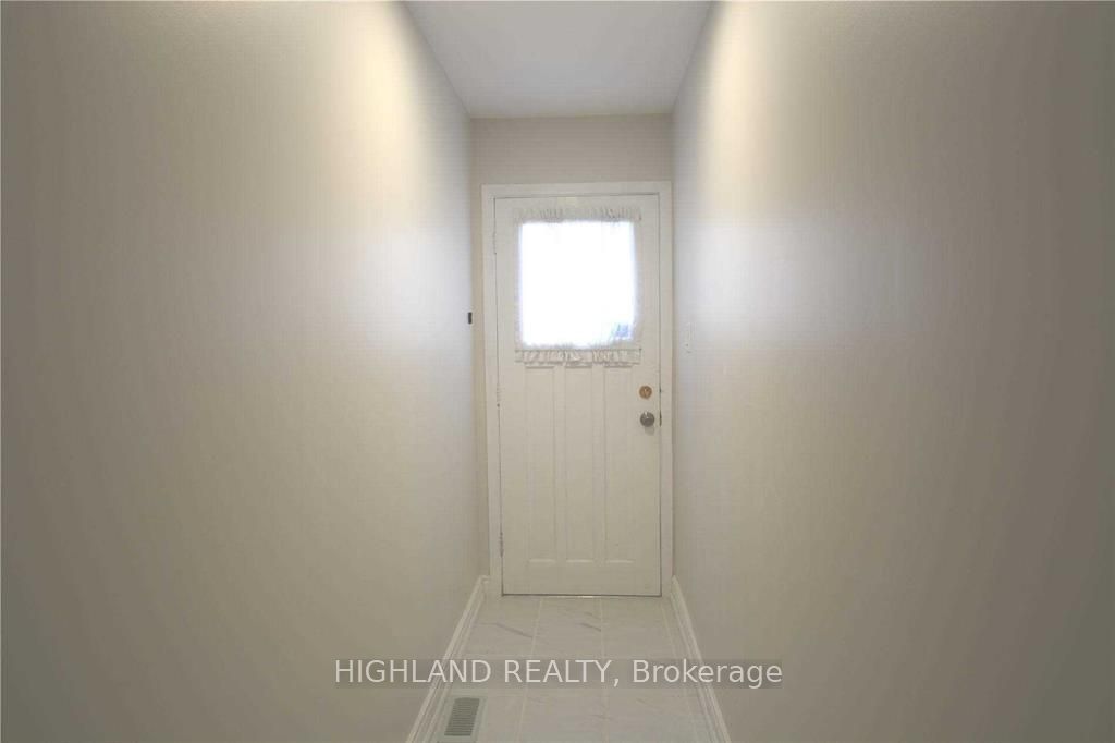 107 Rainier Square Lower Property Photo 2