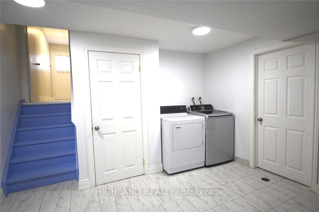 107 Rainier Square Lower Property Photo 3