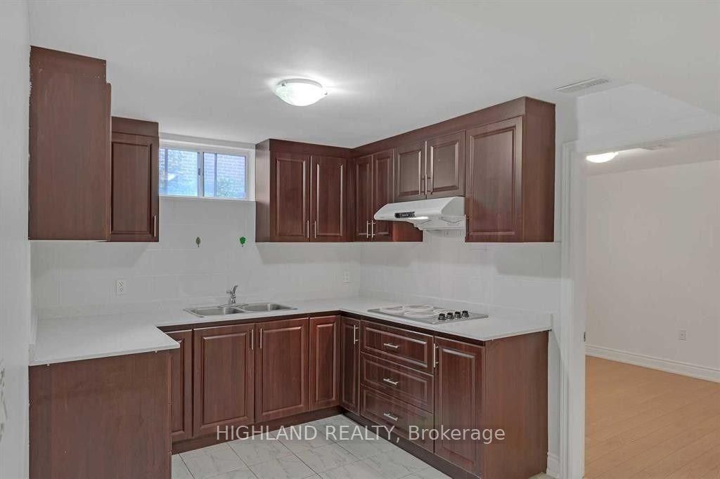 107 Rainier Square Lower Property Photo 4