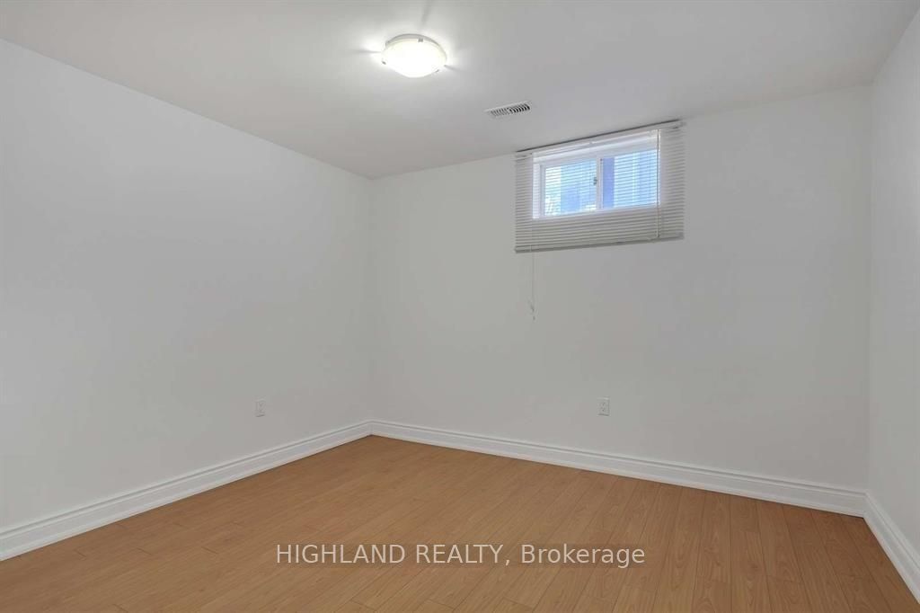 107 Rainier Square Lower Property Photo 6