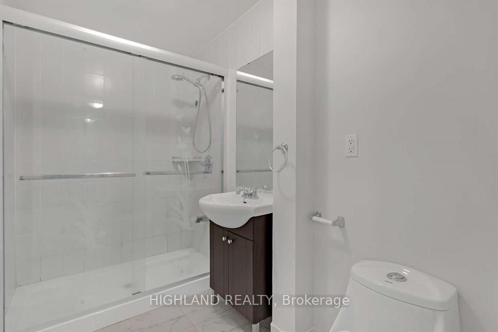 107 Rainier Square Lower Property Photo 9