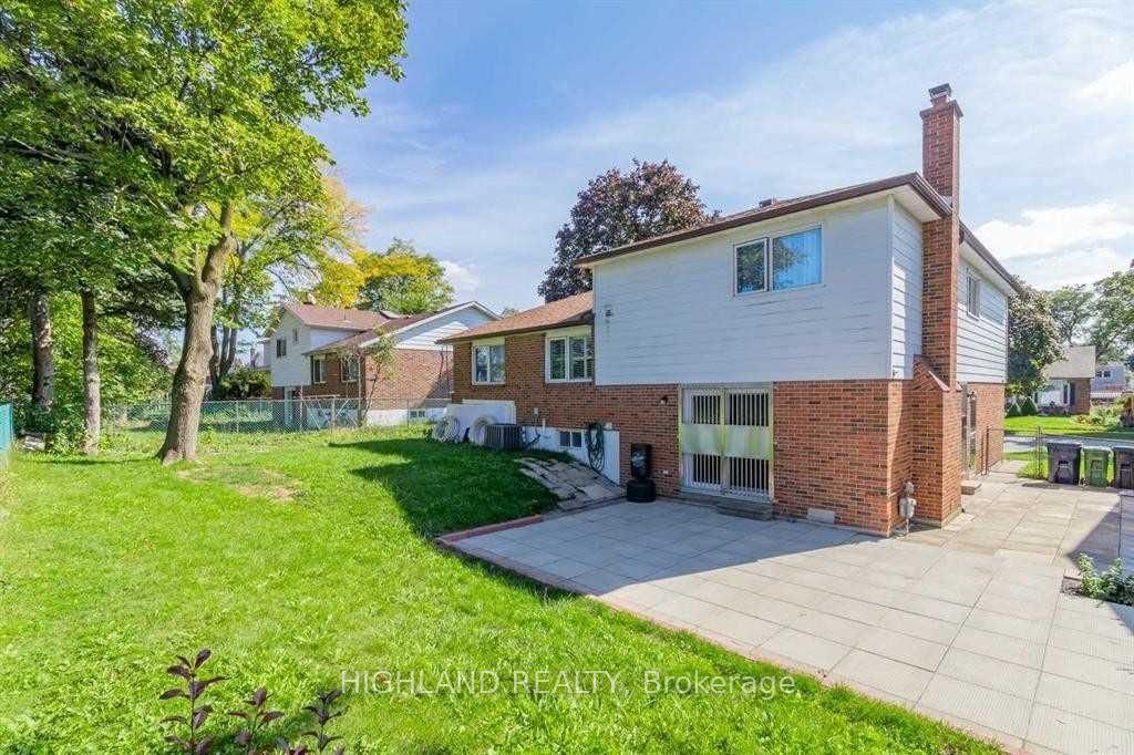 107 Rainier Square Lower Property Photo 12