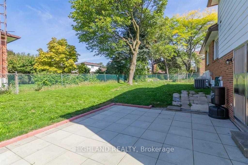 107 Rainier Square Lower Property Photo 13