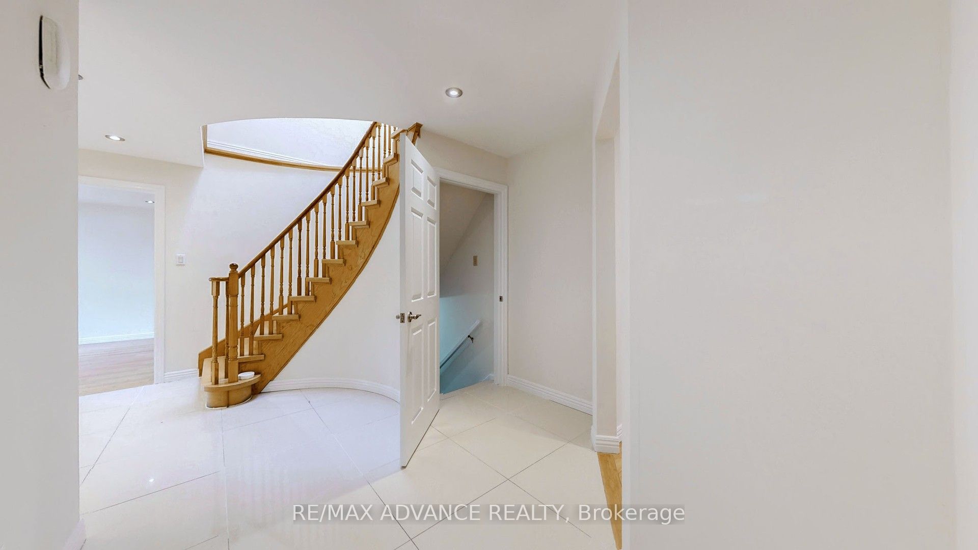 49 Havenview Road Lower Property Photo 1