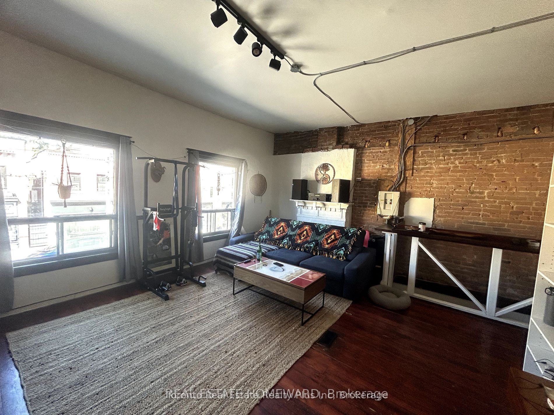 1297 Gerrard Street E A Property Photo 3