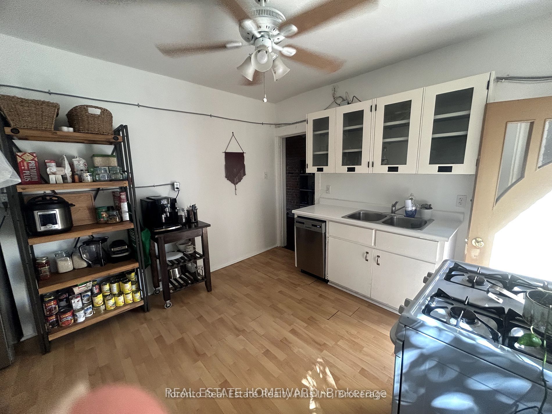 1297 Gerrard Street E A Property Photo 4