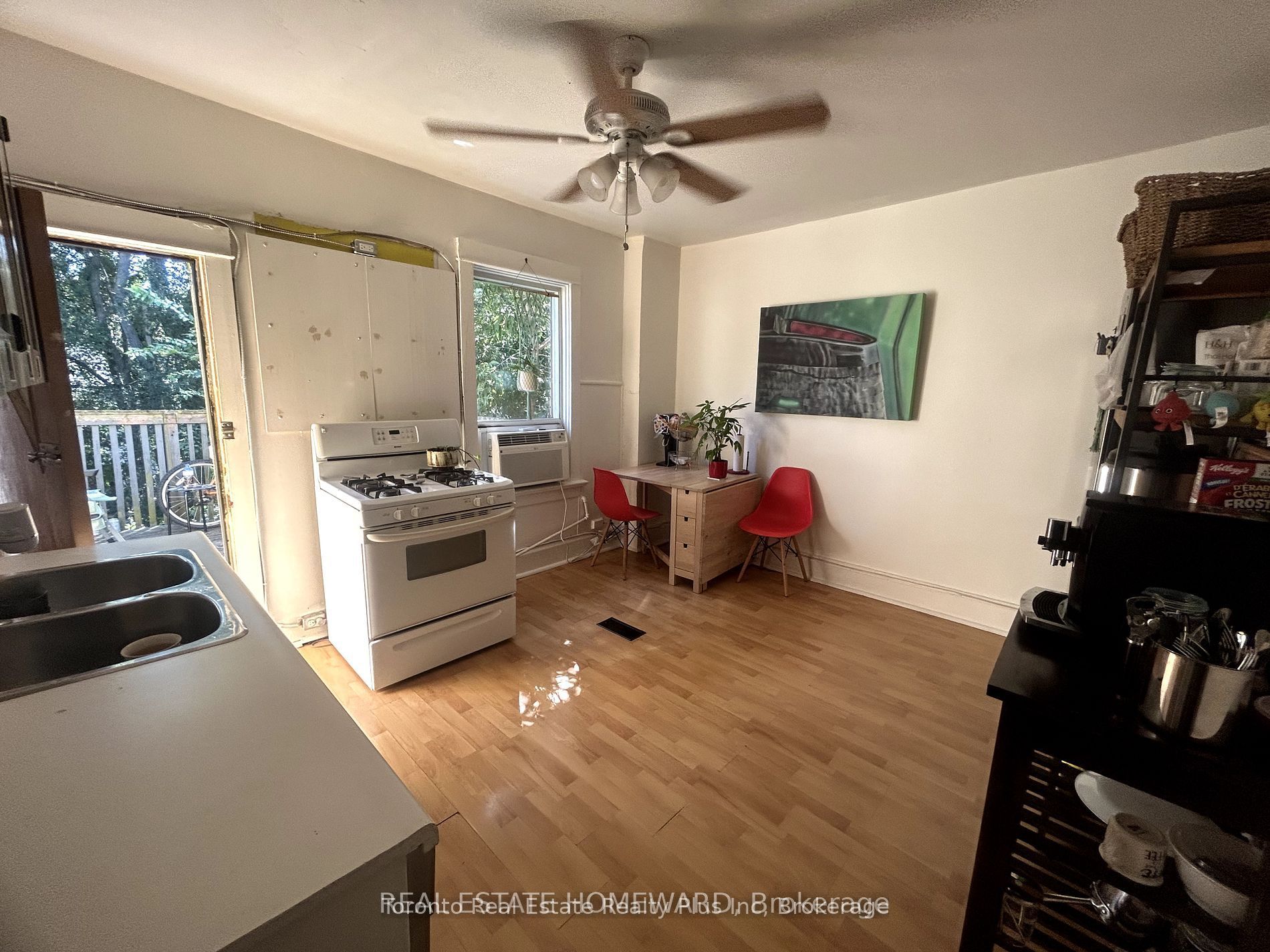 1297 Gerrard Street E A Property Photo 6