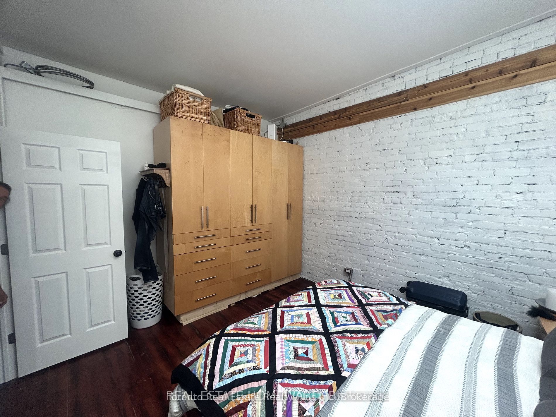 1297 Gerrard Street E A Property Photo 8