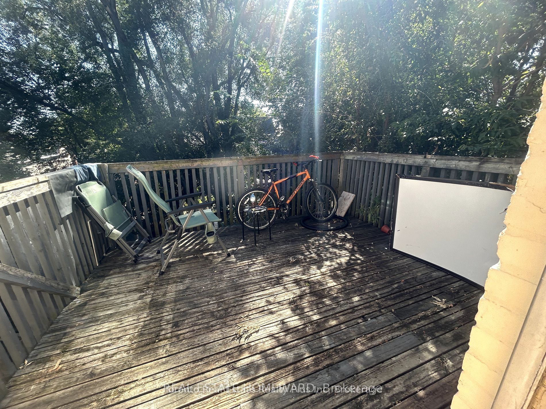 1297 Gerrard Street E A Property Photo 13