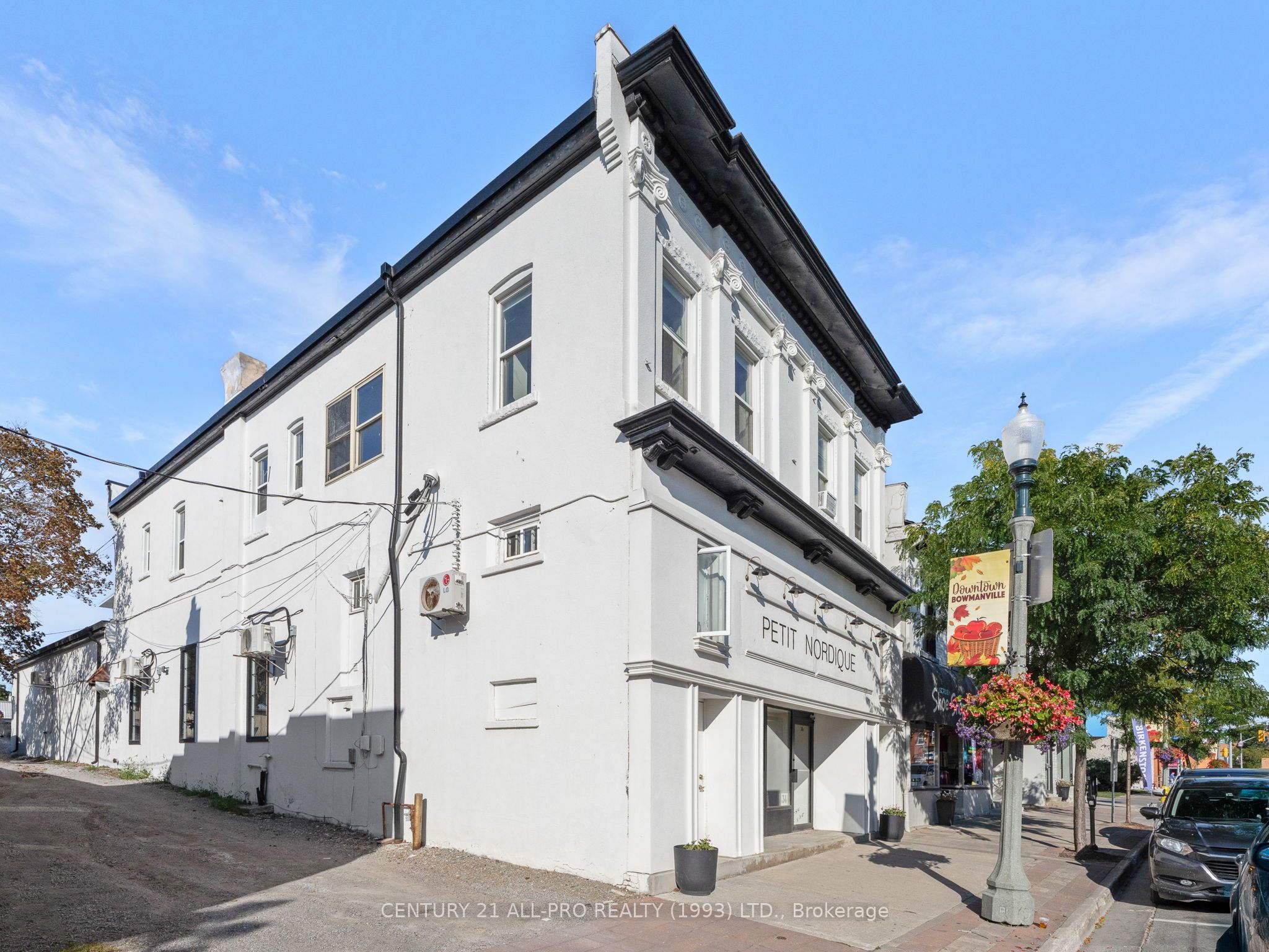 34 W King Street W Property Photo 2