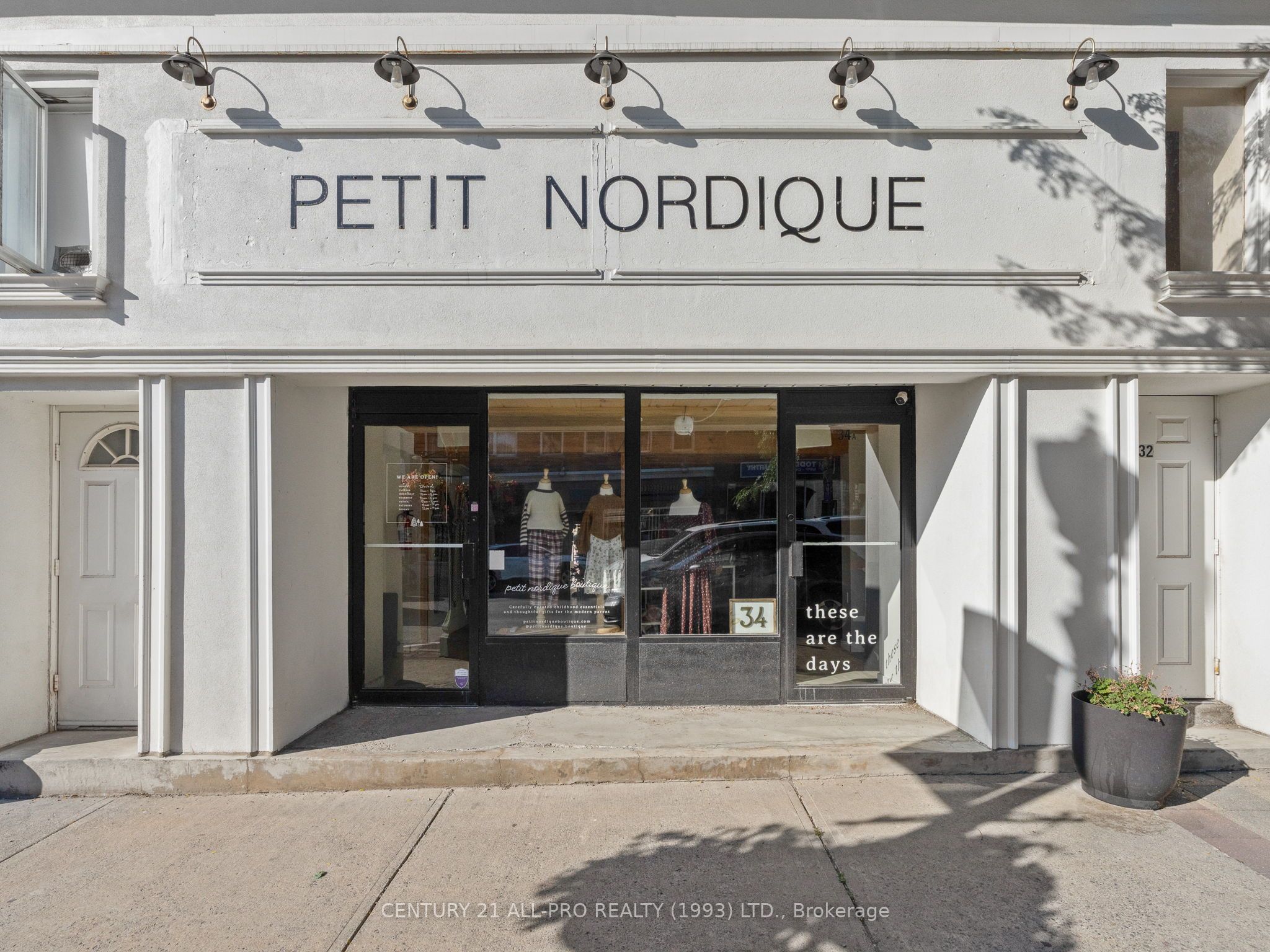 34 W King Street W Property Photo 3