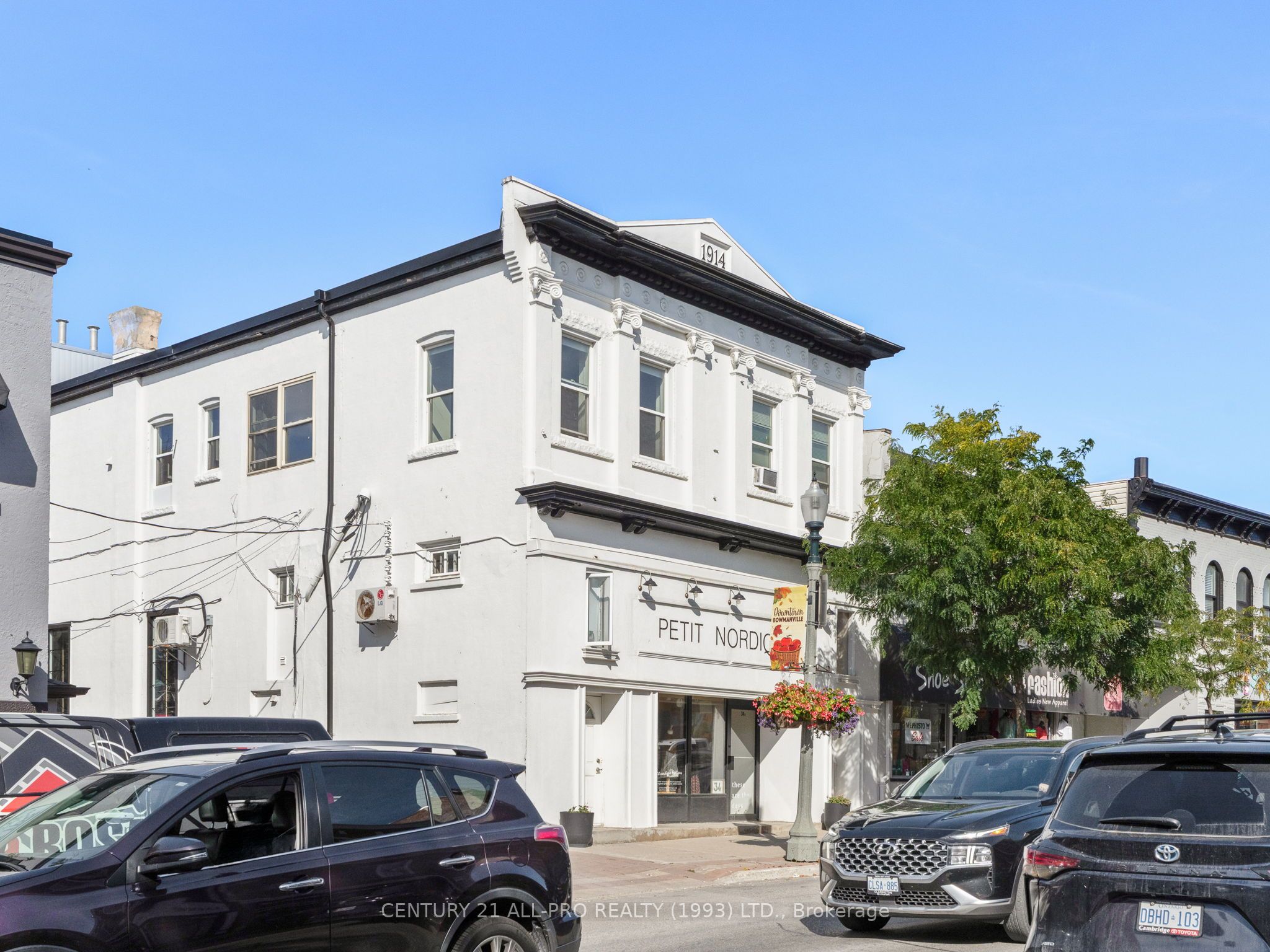 34 W King Street W Property Photo 4