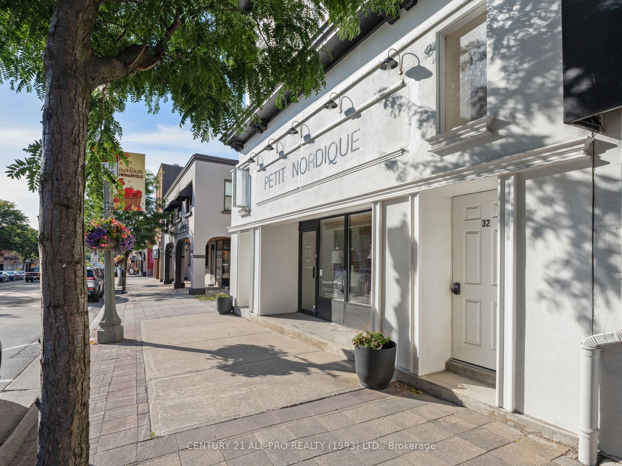 34 W King Street W Property Photo 9