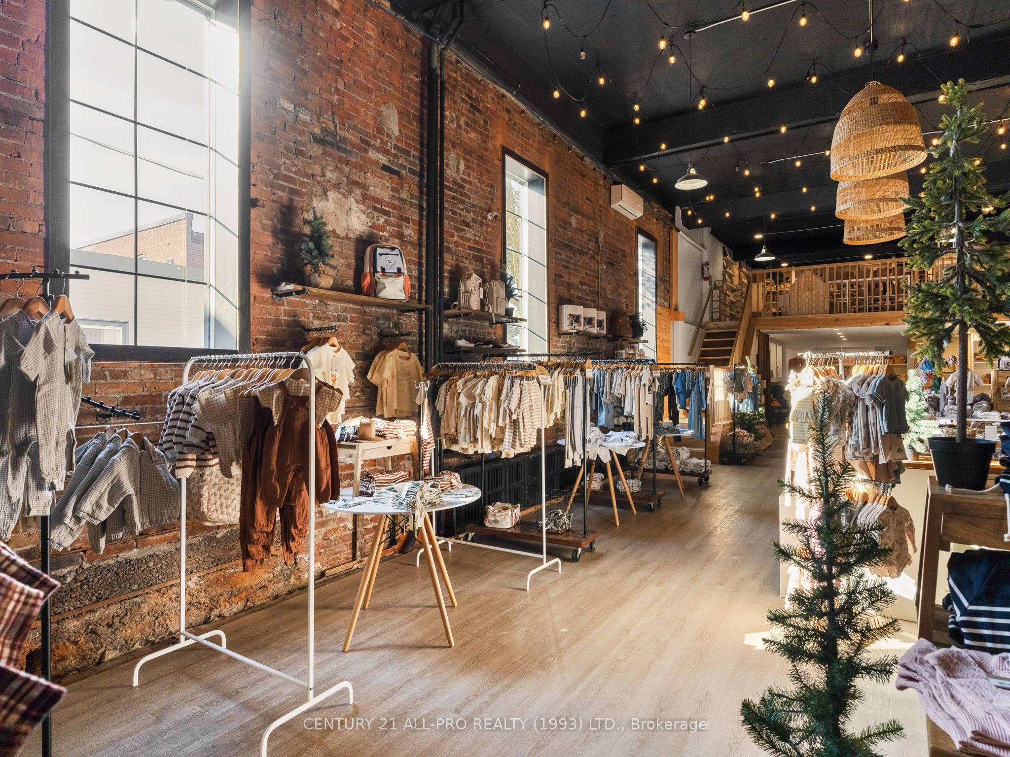 34 W King Street W Property Photo 12