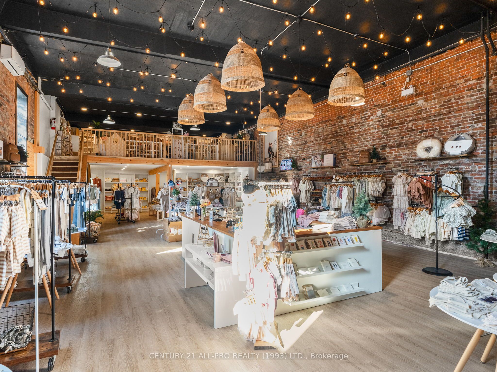 34 W King Street W Property Photo 13