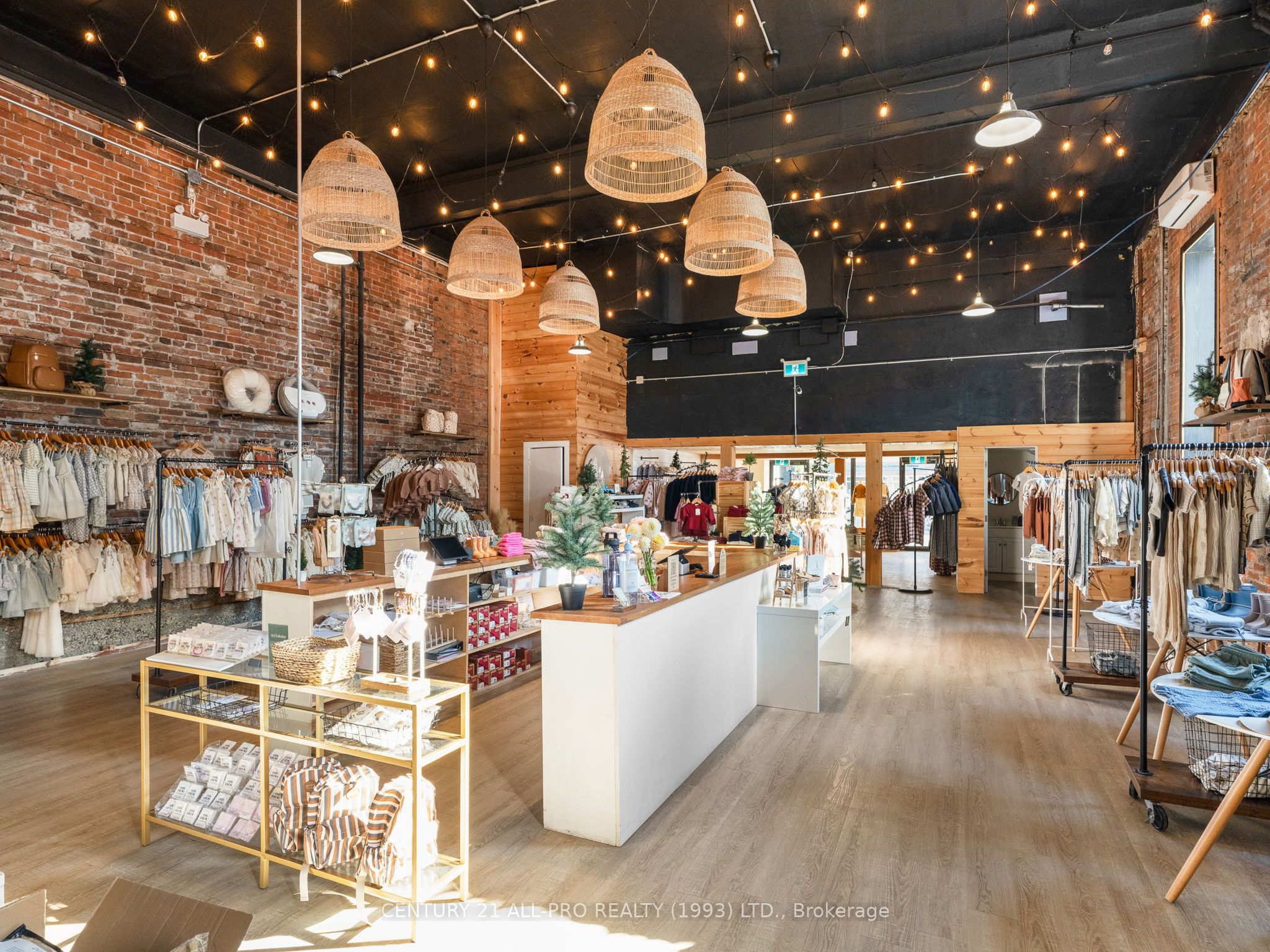 34 W King Street W Property Photo 14