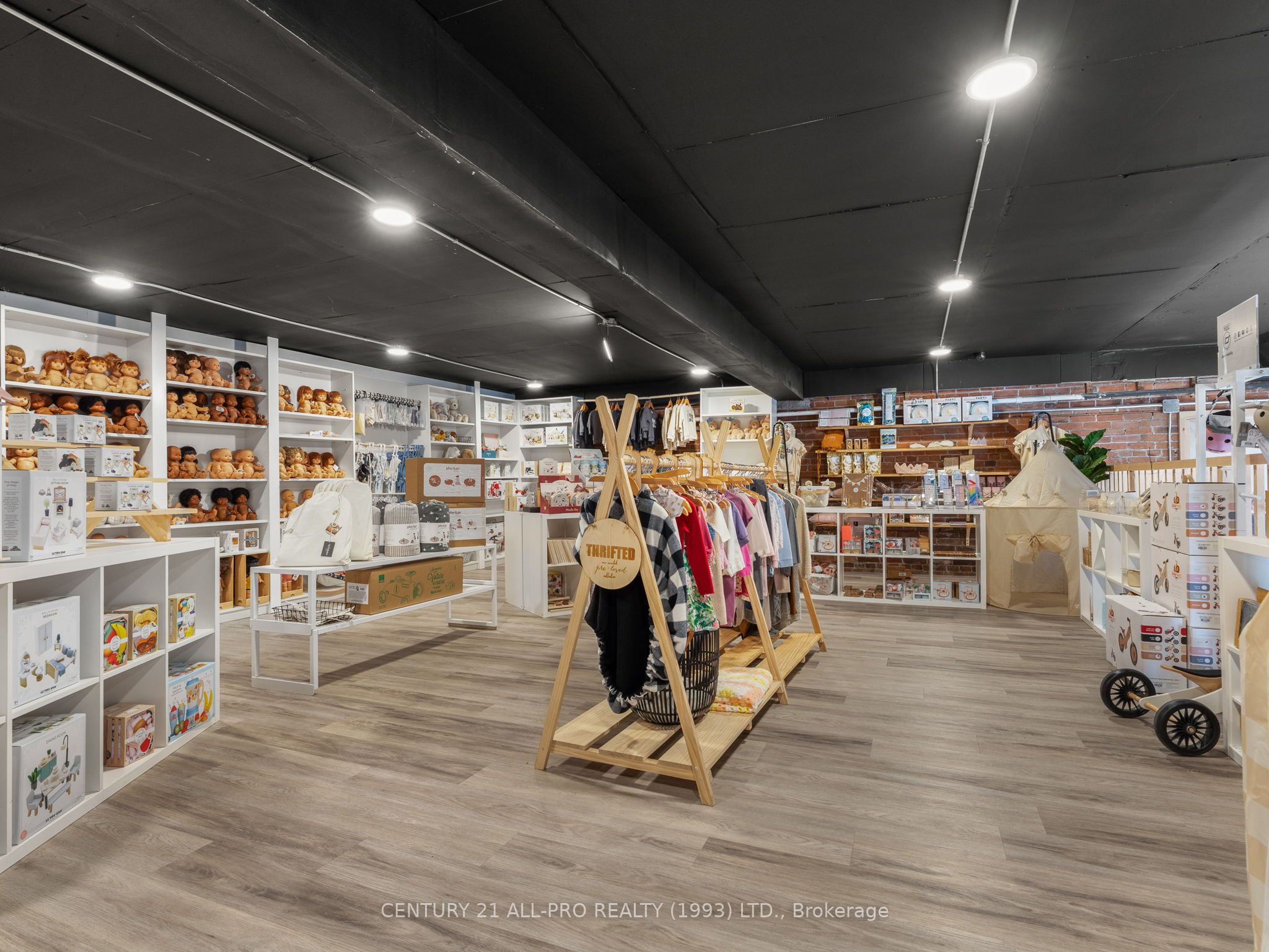 34 W King Street W Property Photo 16