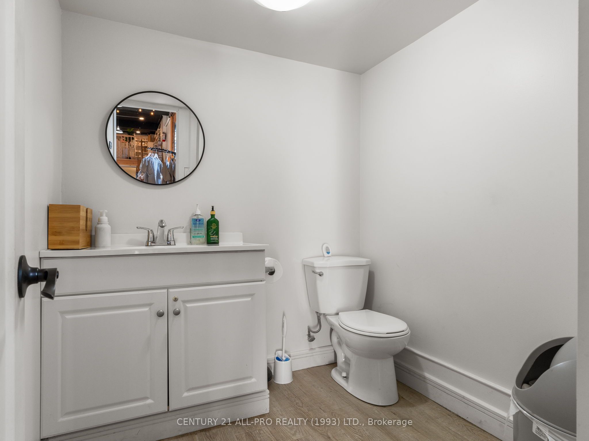 34 W King Street W Property Photo 18