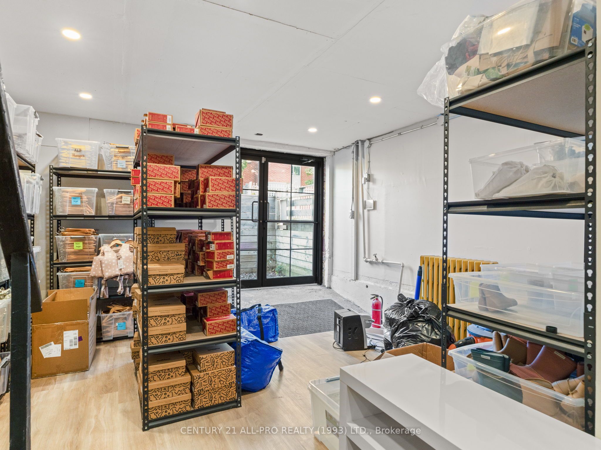 34 W King Street W Property Photo 19