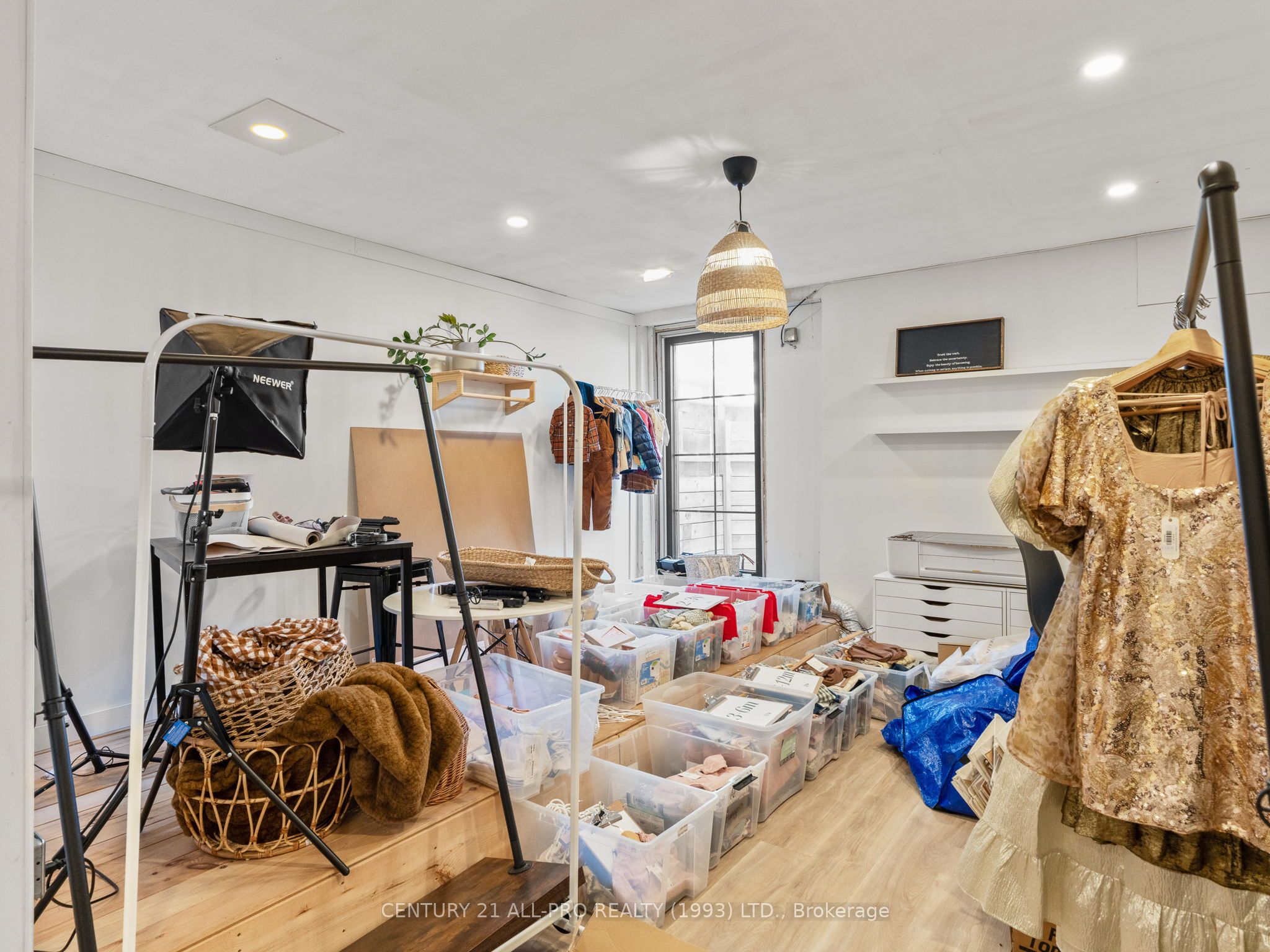 34 W King Street W Property Photo 22