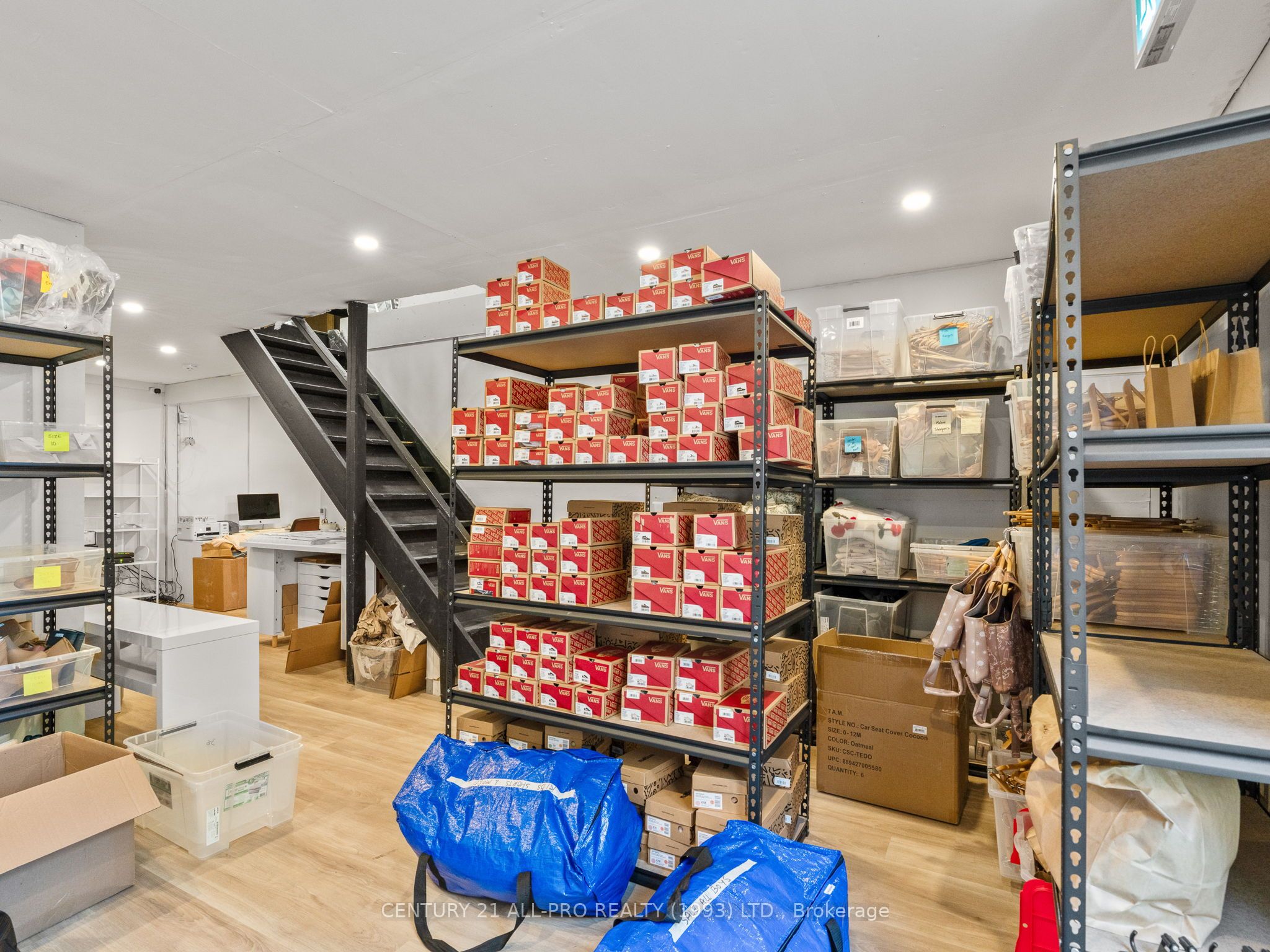 34 W King Street W Property Photo 23