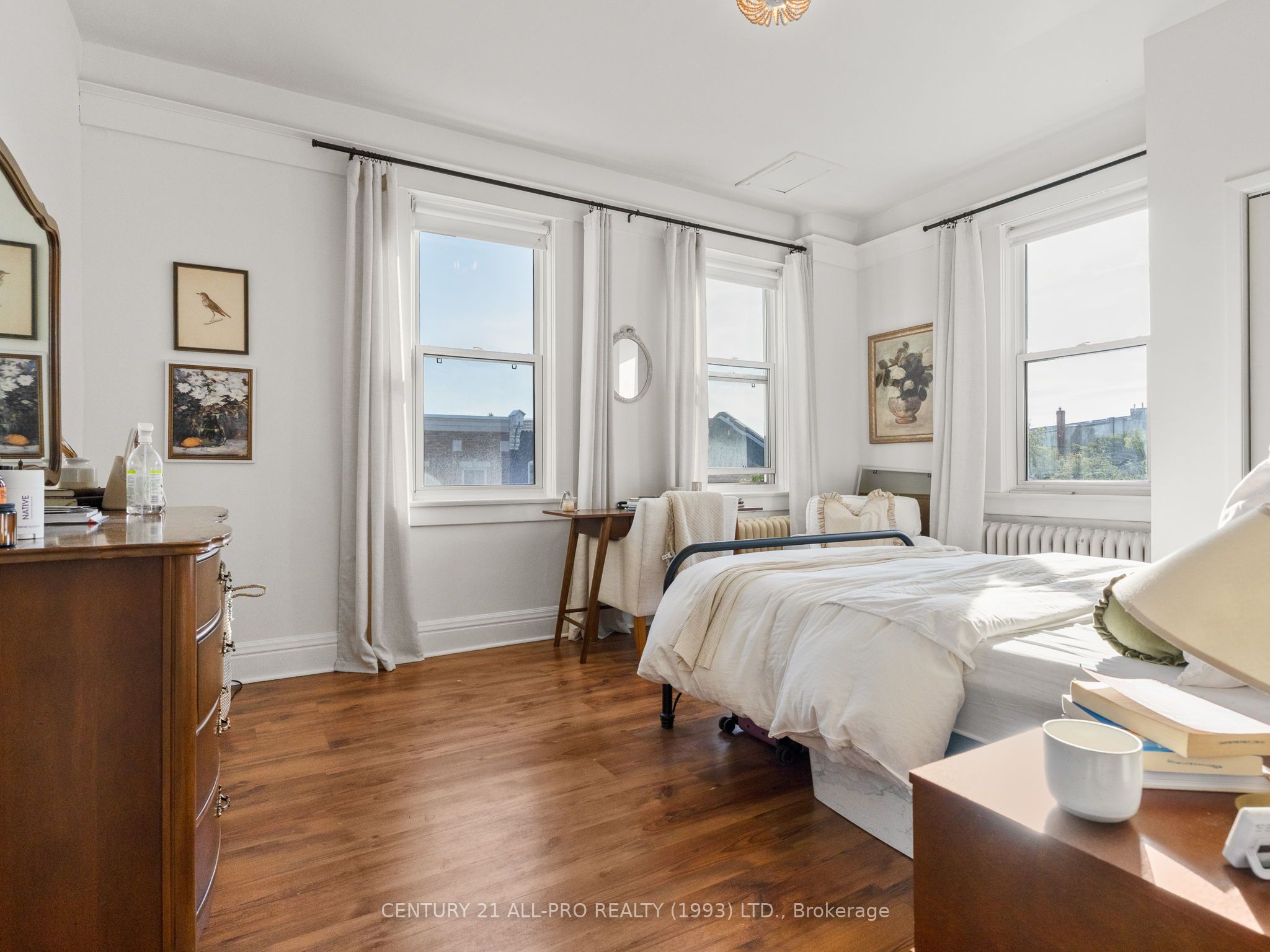 34 W King Street W Property Photo 27