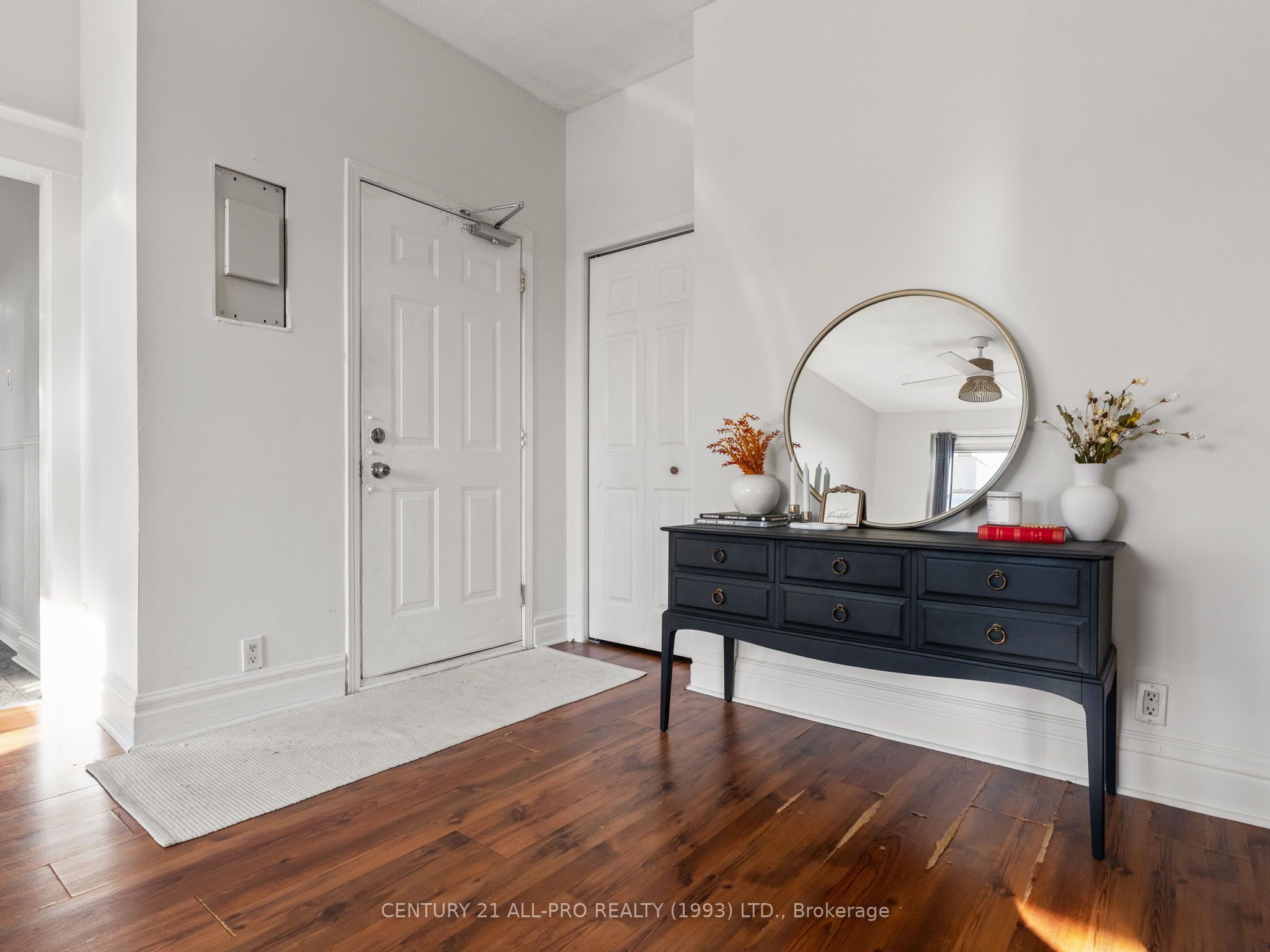 34 W King Street W Property Photo 28