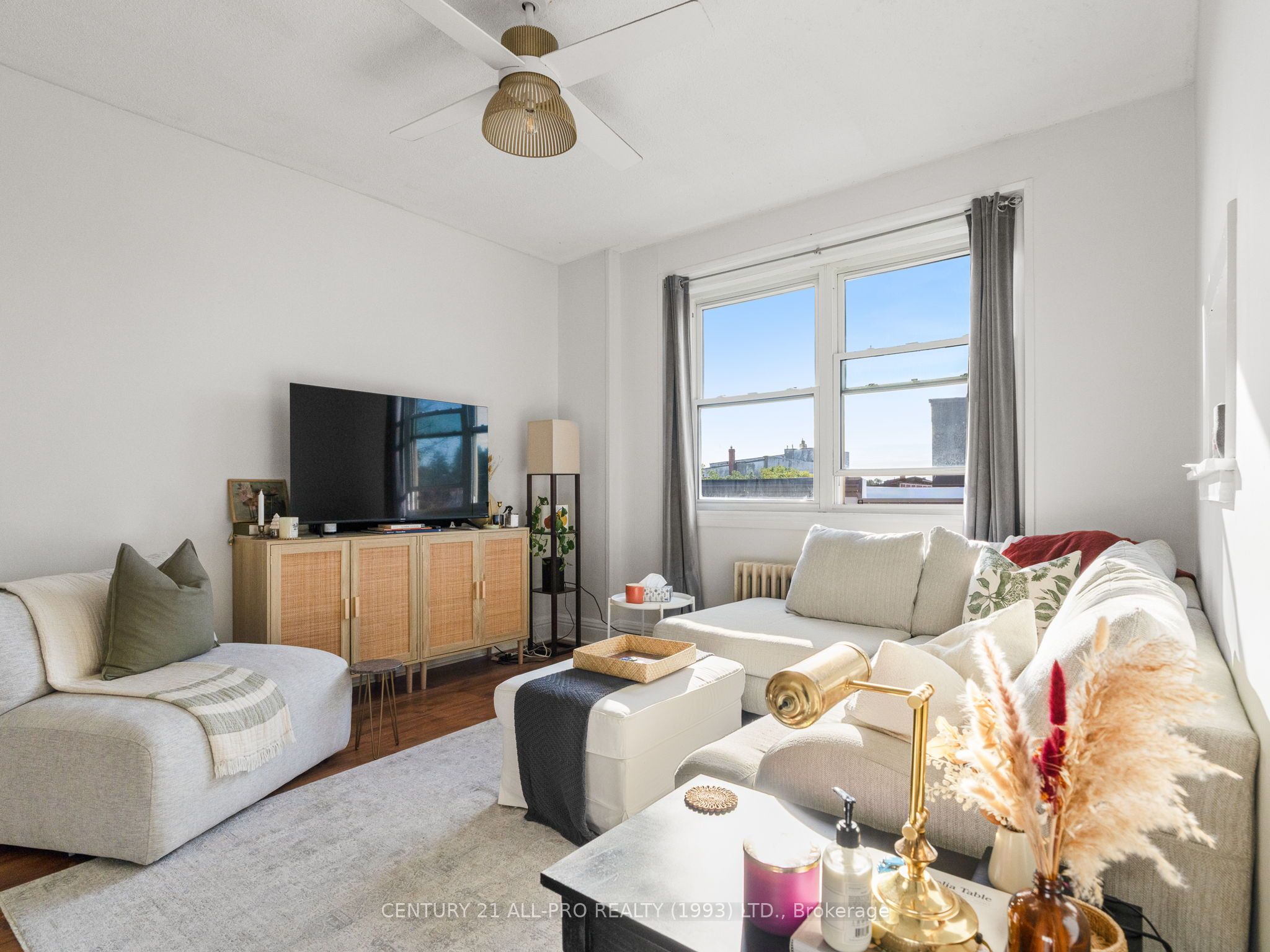 34 W King Street W Property Photo 30